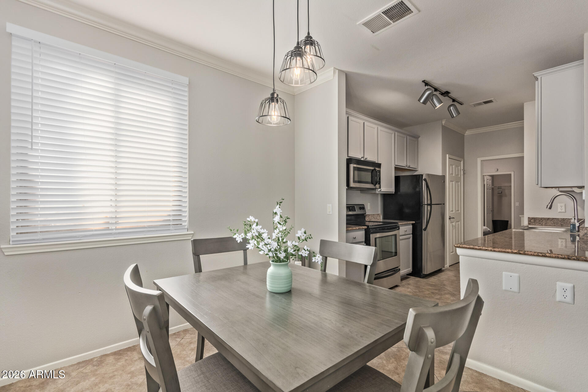 7009 E ACOMA Drive 2002