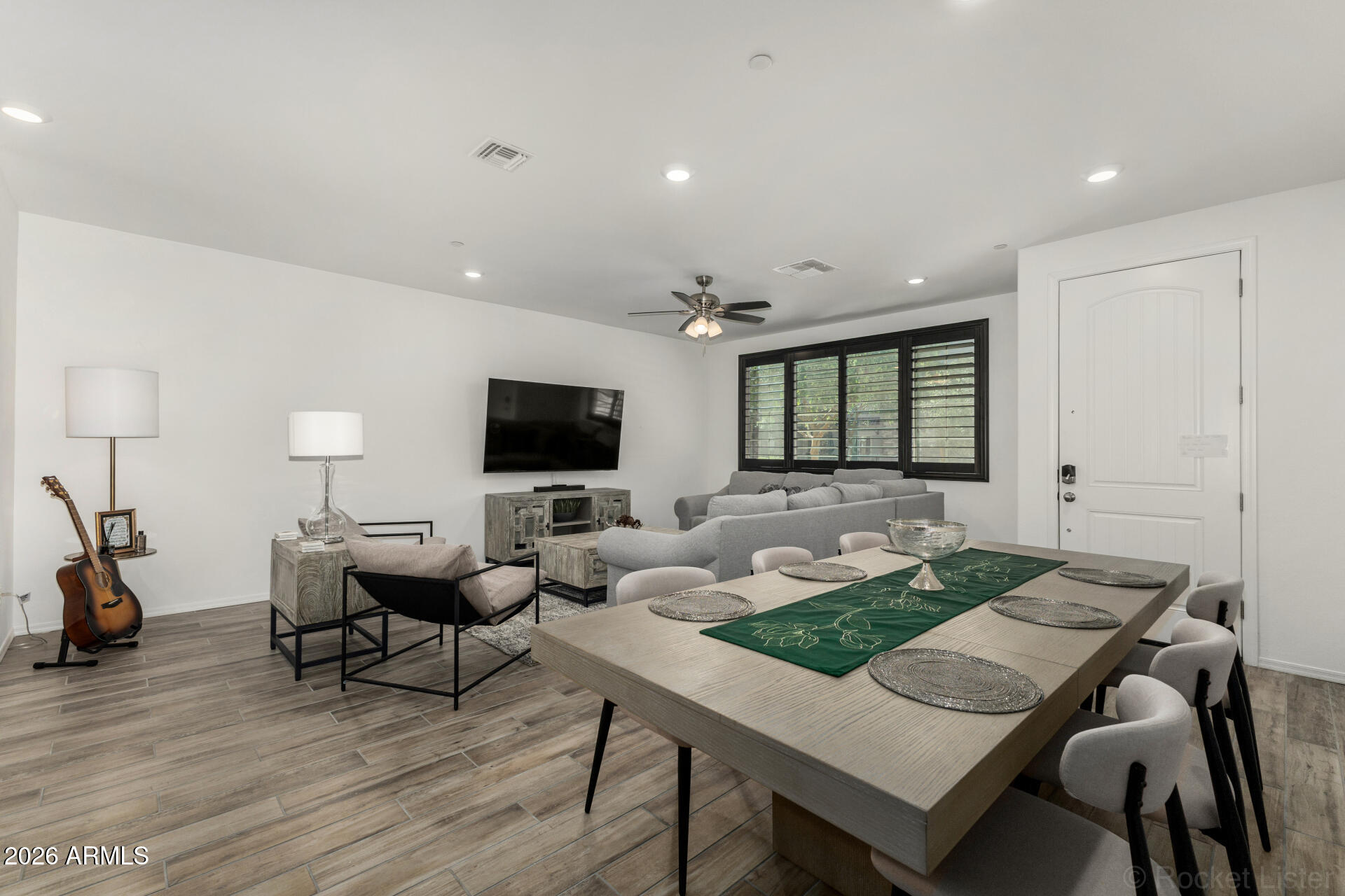 1917 E HAMPTON Lane 104