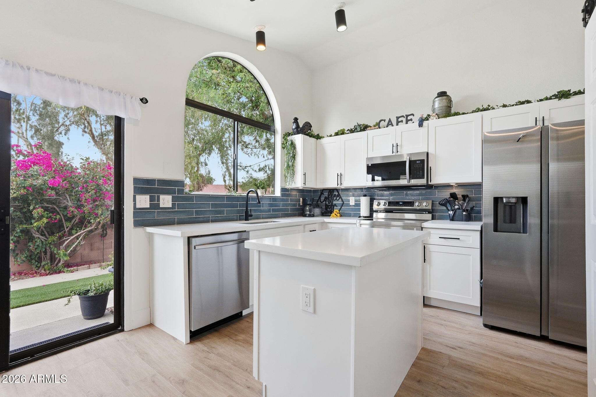 1020 W SUNWARD Drive