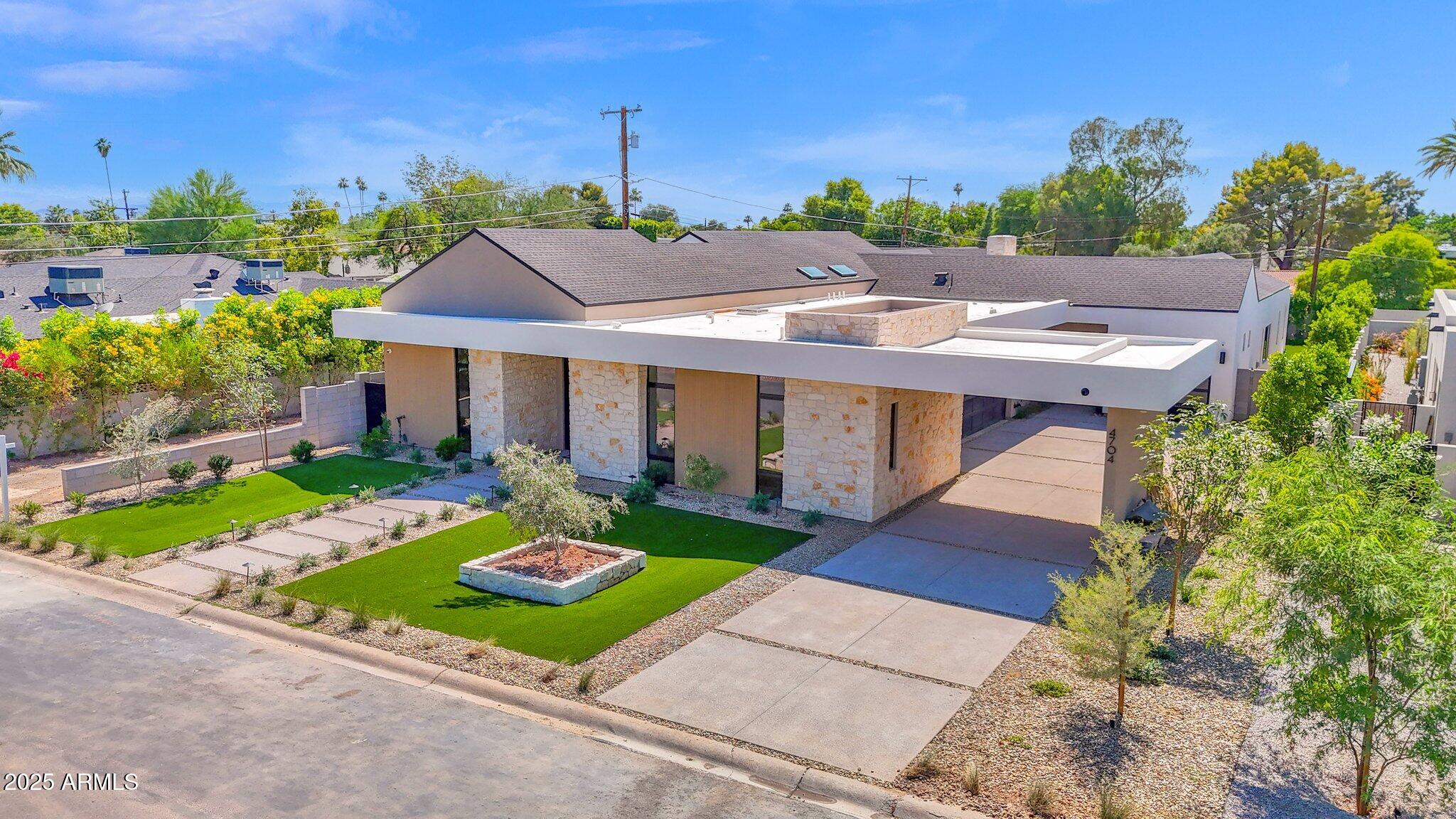 4704 N 40TH Place