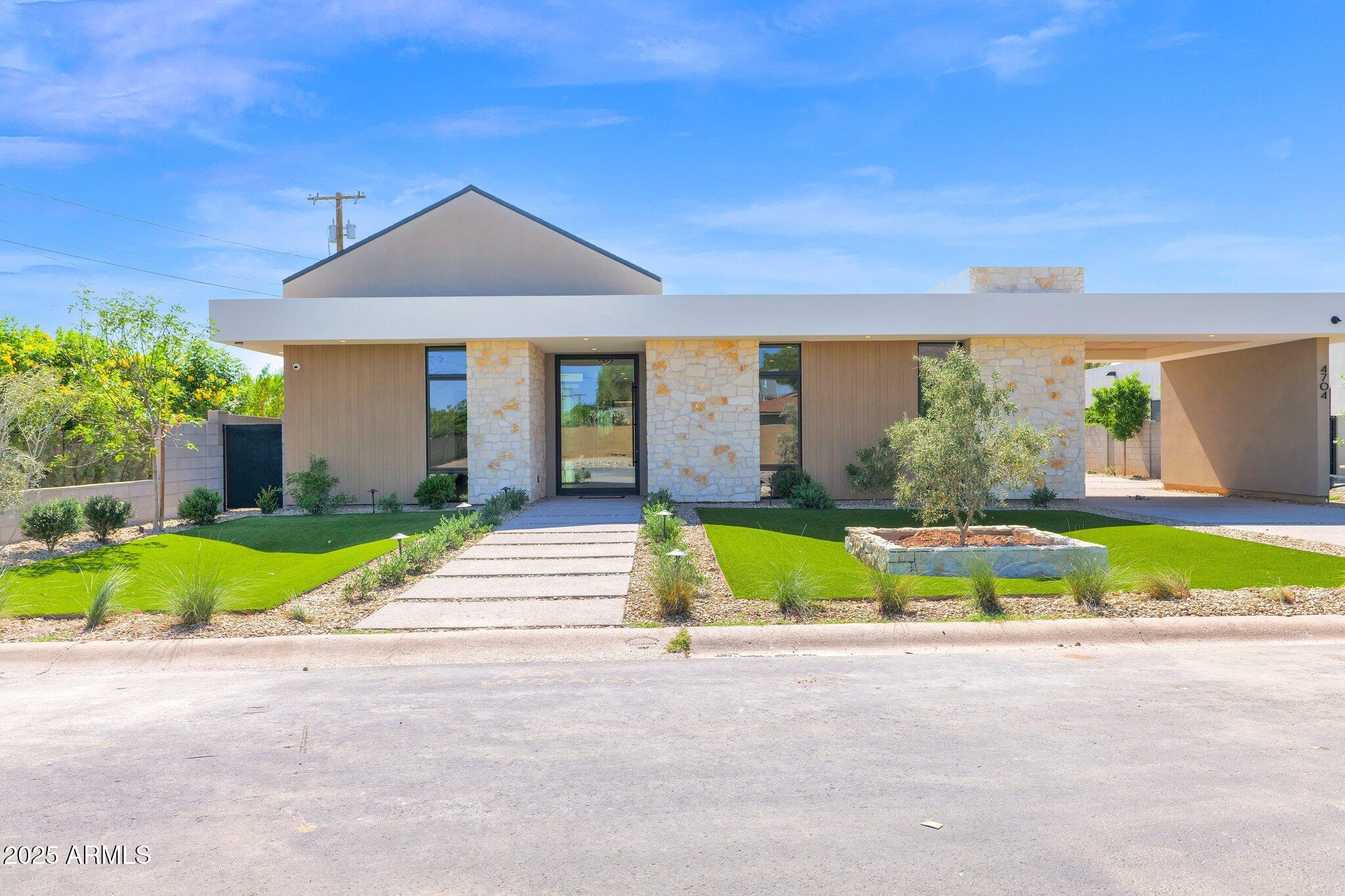 4704 N 40TH Place