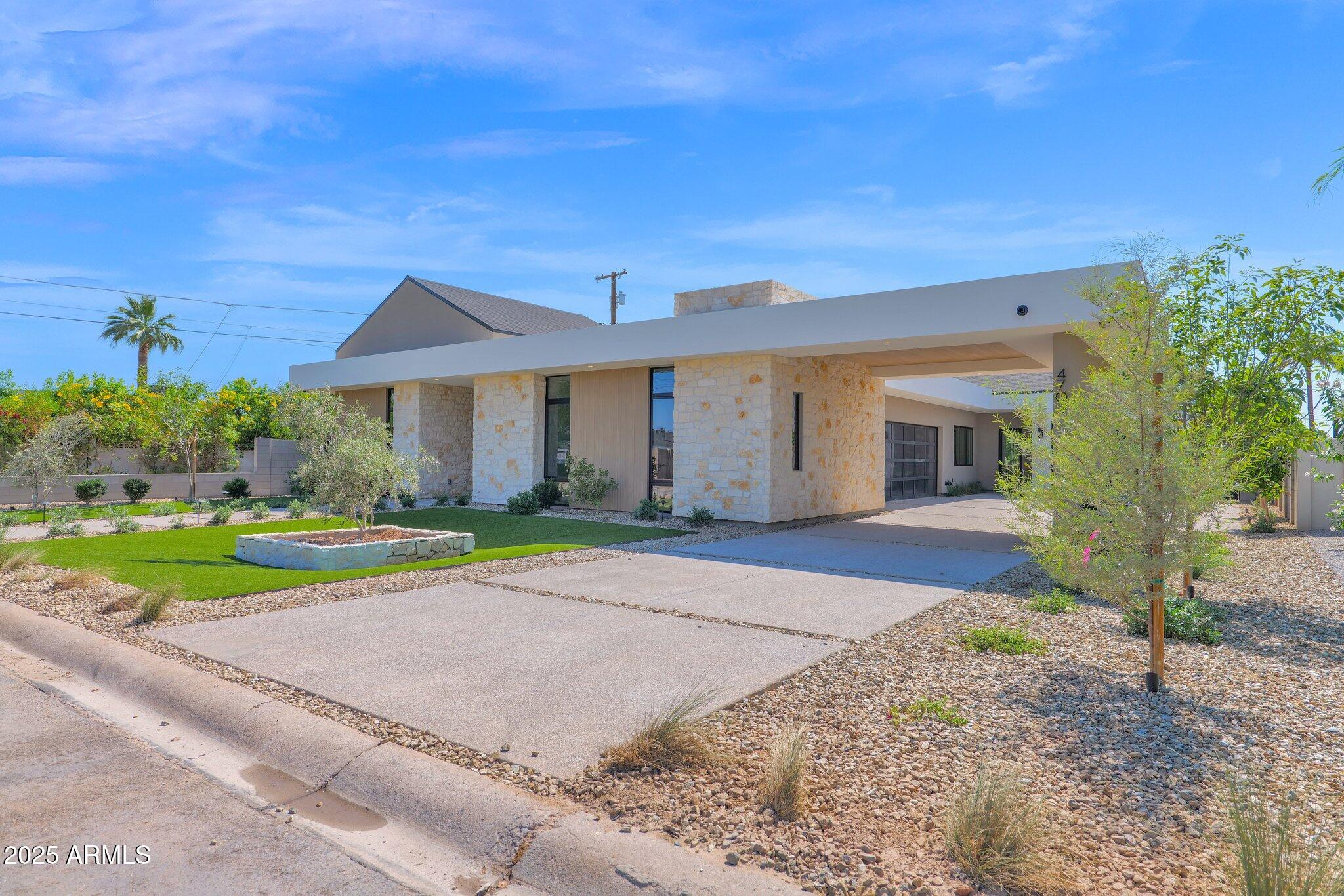 4704 N 40TH Place