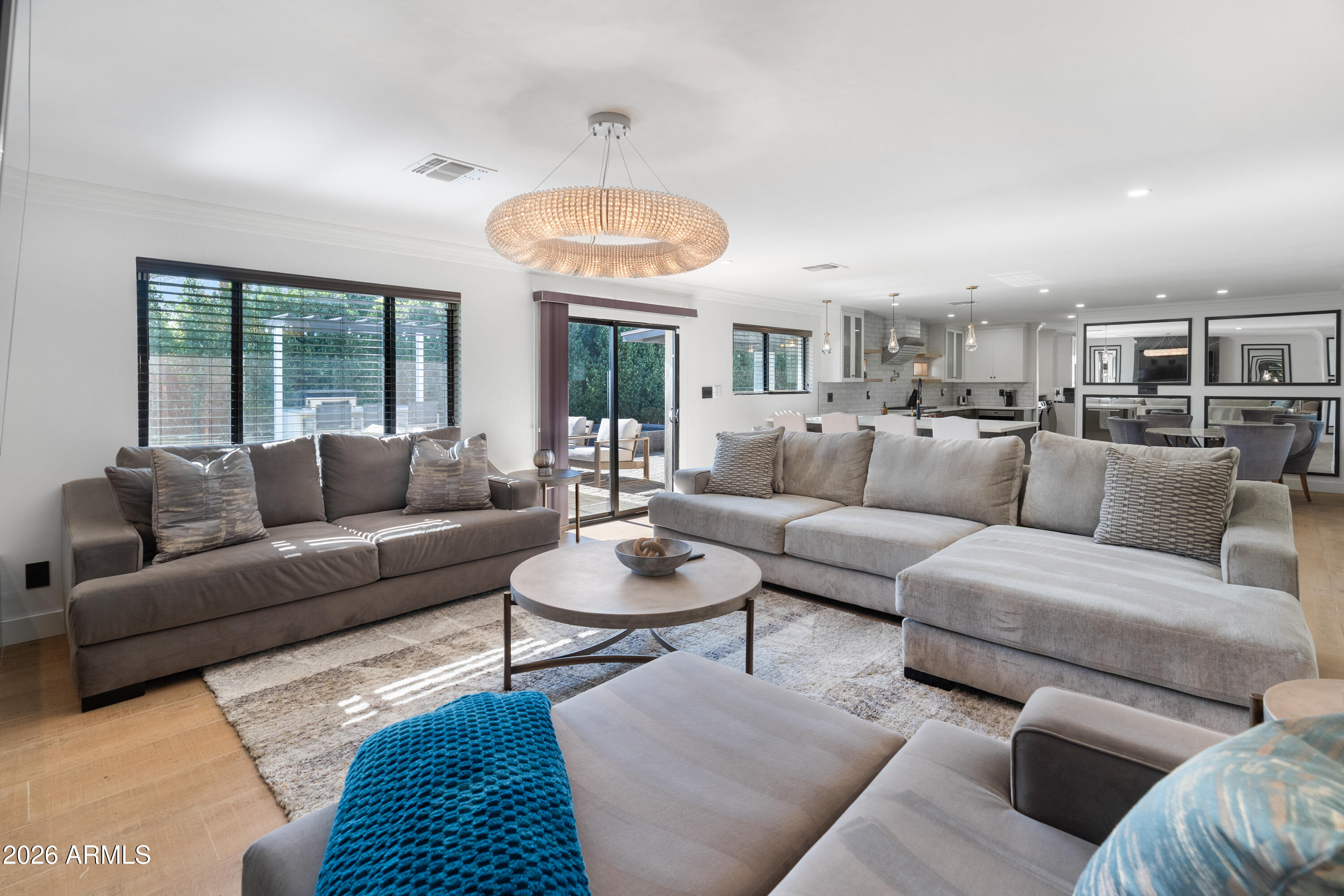 6621 E DREYFUS Avenue