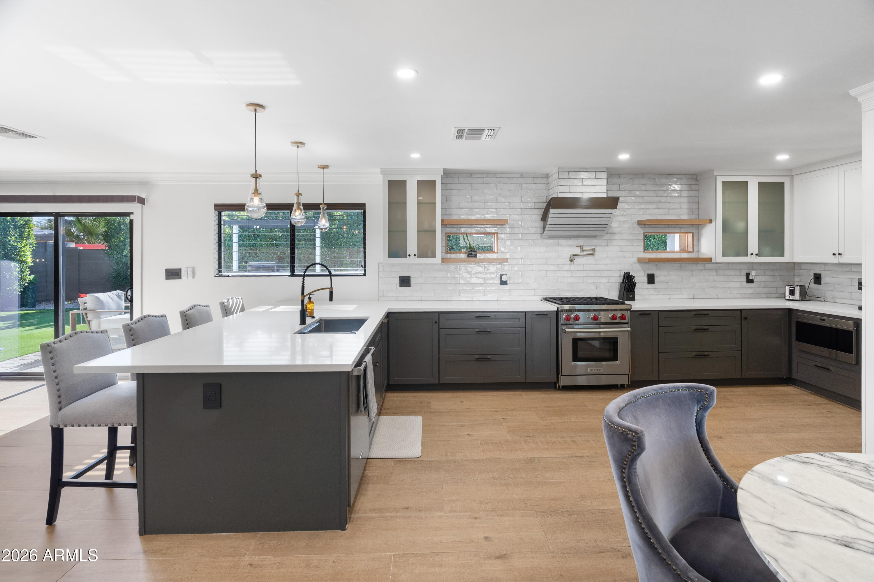 6621 E DREYFUS Avenue