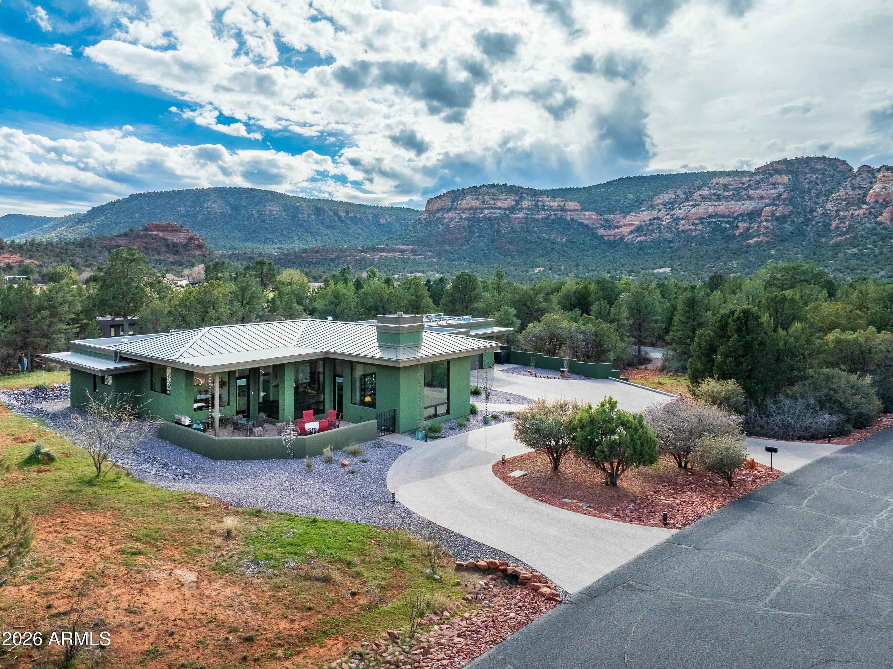 40 HIGHLAND Drive S