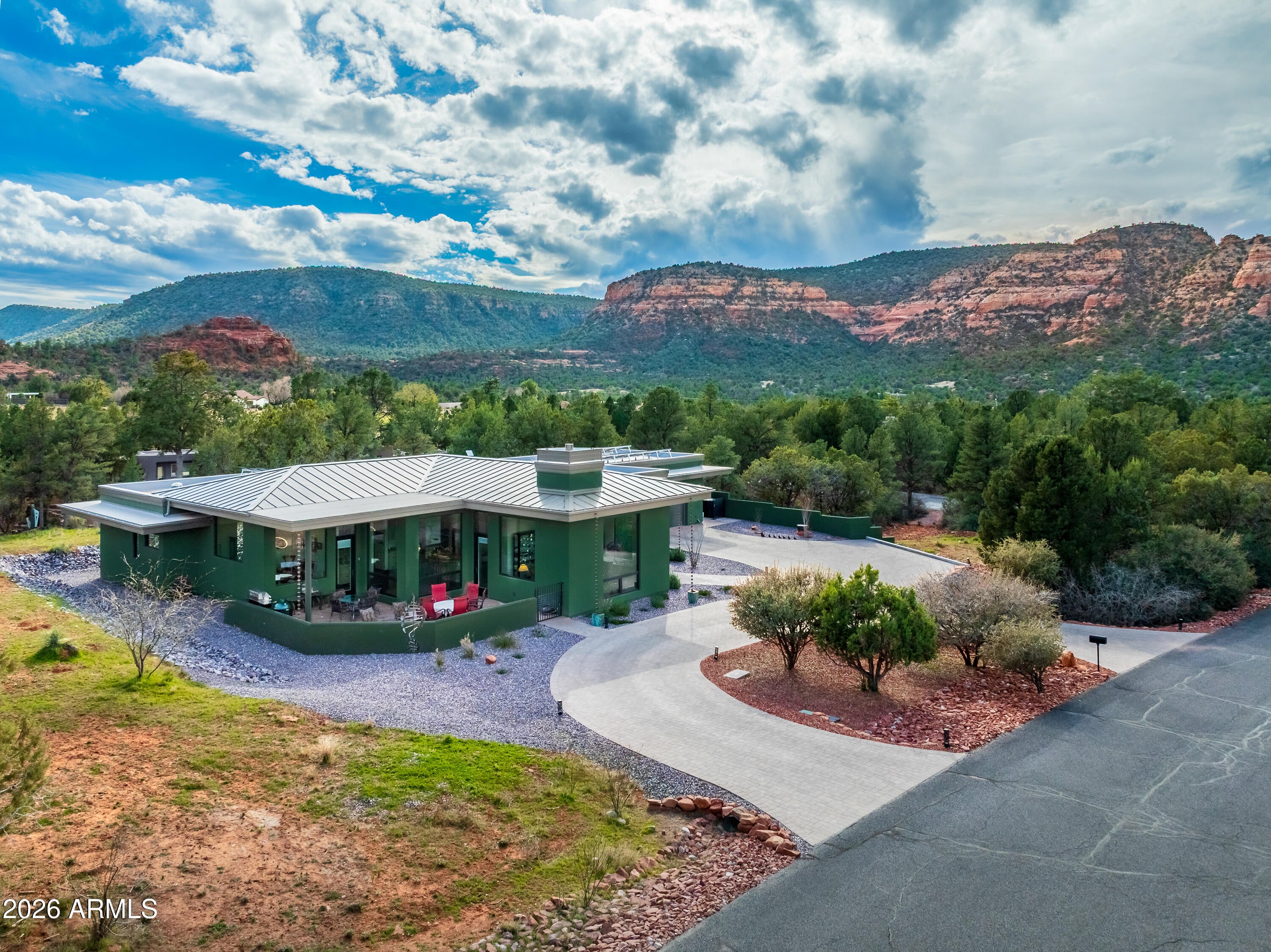 40 HIGHLAND Drive S