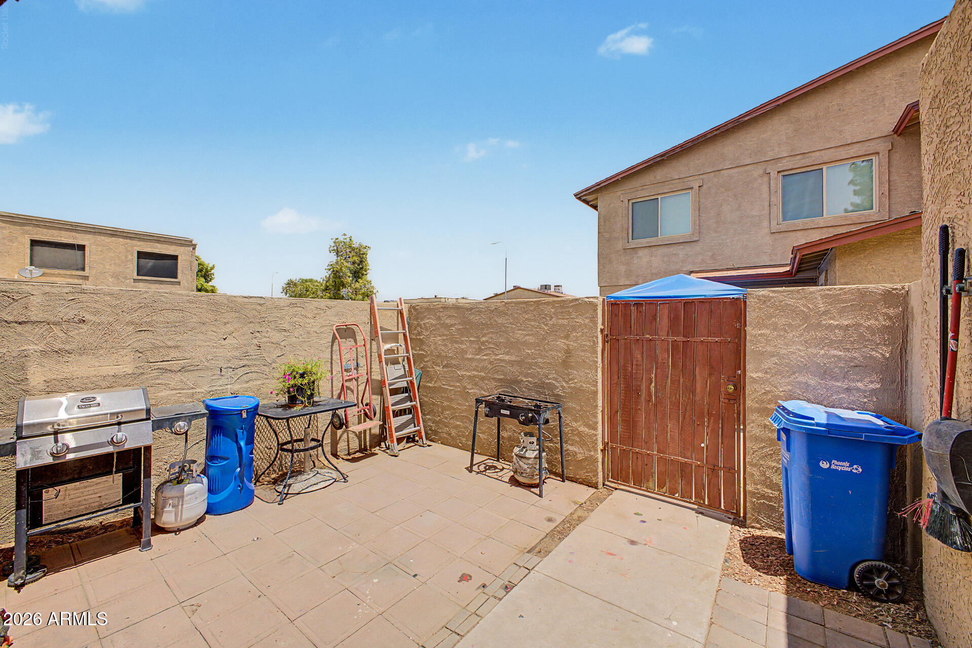 4049 W READE Avenue