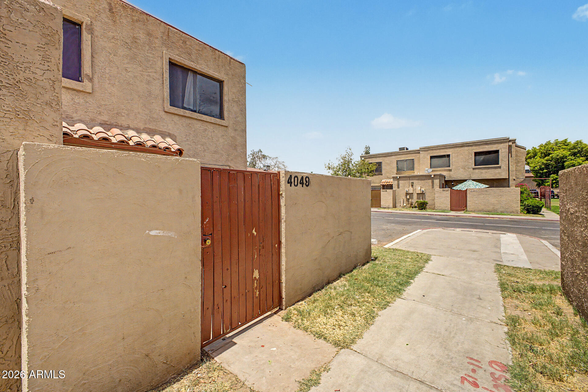 4049 W READE Avenue