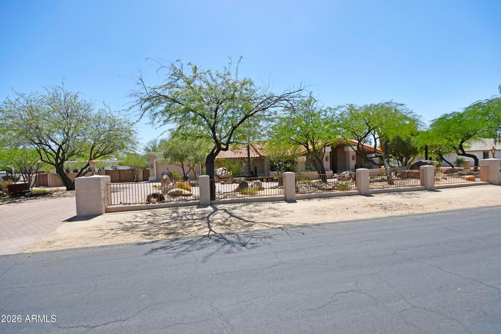 Photo of 4701 W Misty Willow Lane, Glendale, AZ 85310 (MLS # 7019538)