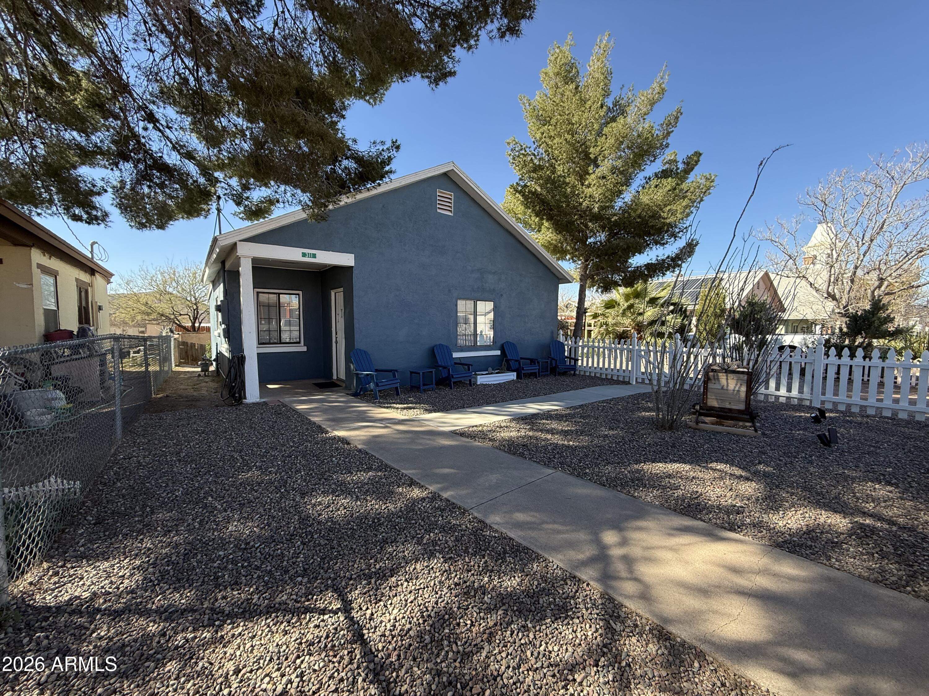 311 E TOUGHNUT Street