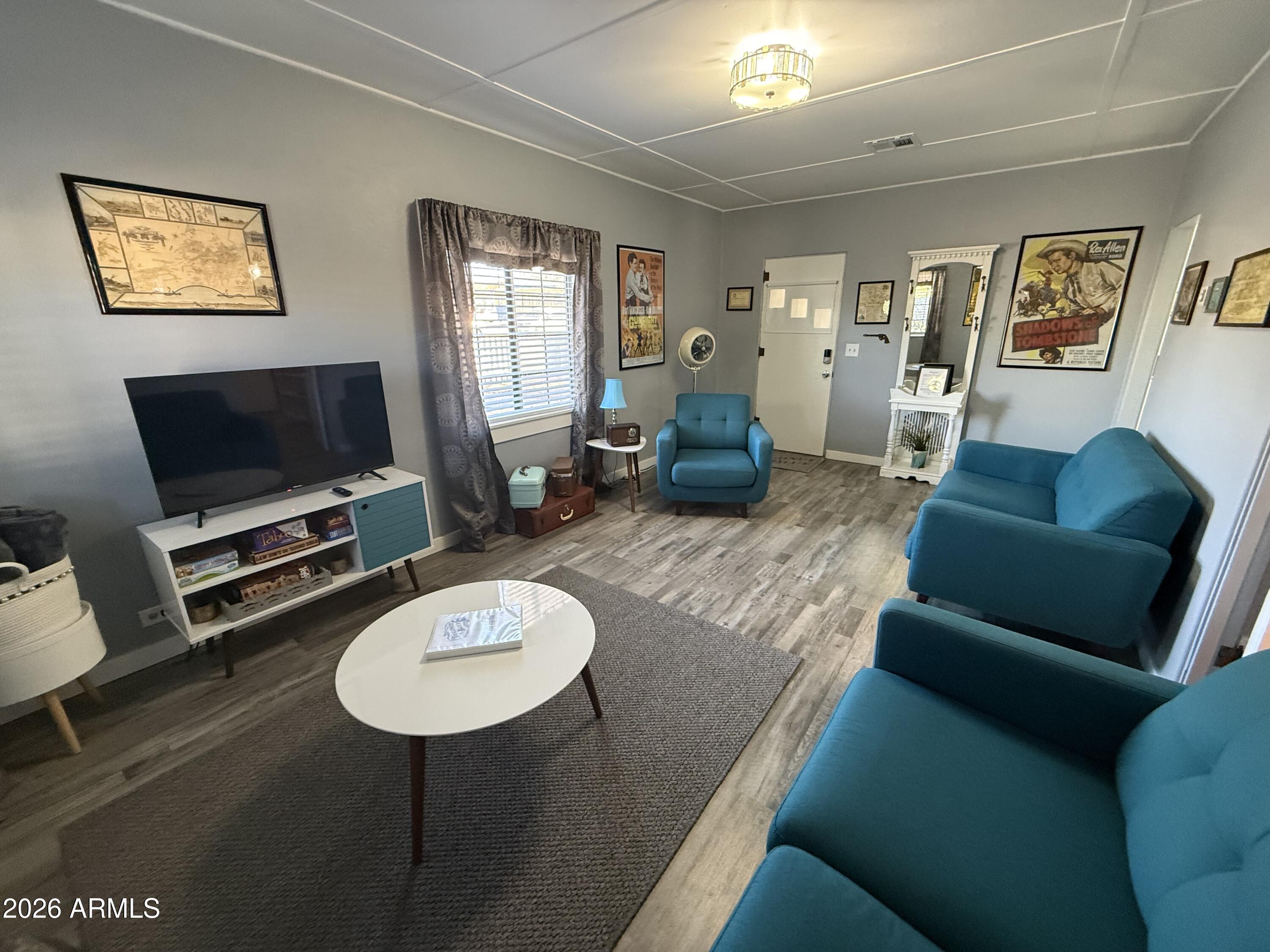 311 E TOUGHNUT Street