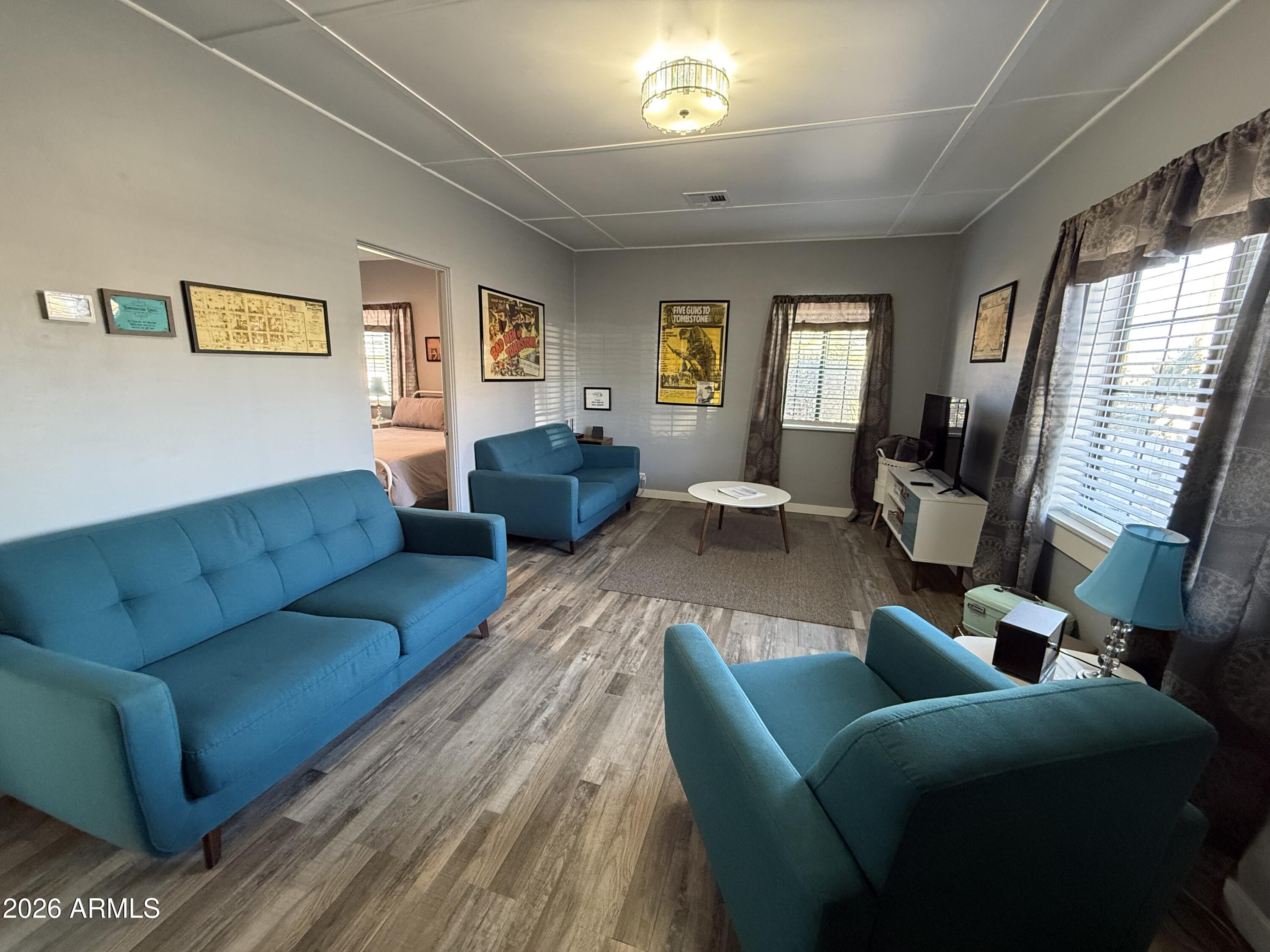 311 E TOUGHNUT Street