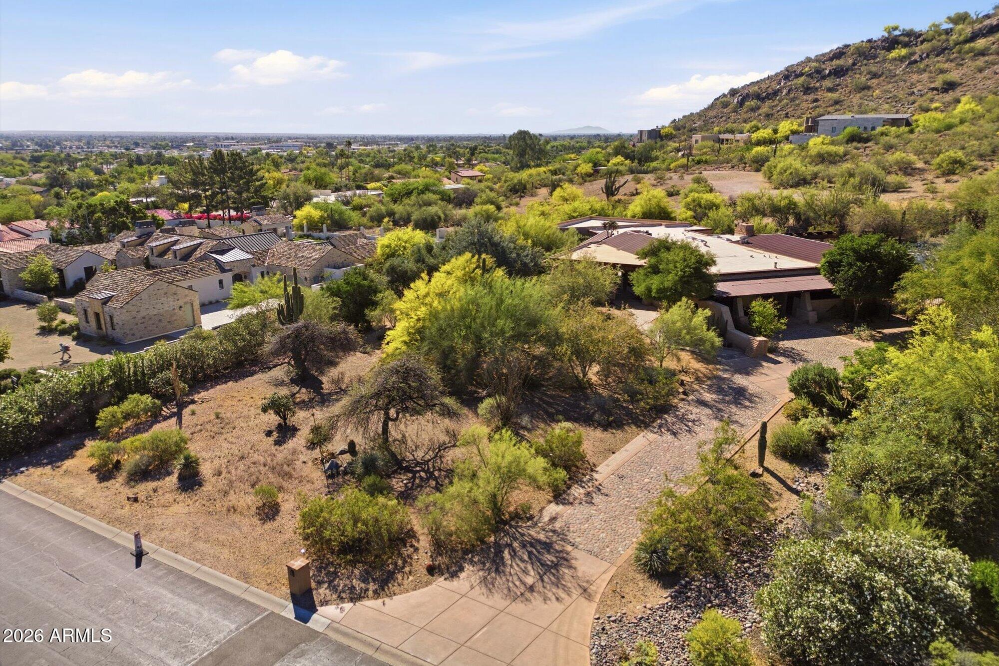 6511 E Hummingbird Lane 2