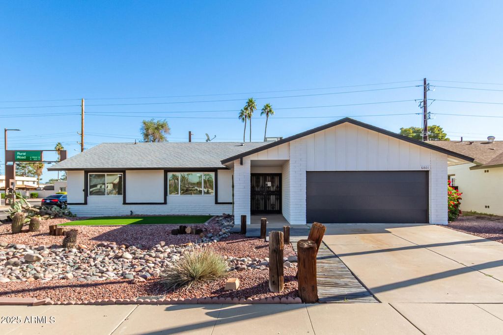 Photo of 6801 S Palm Drive, Tempe, AZ 85283 (MLS # 6954549)