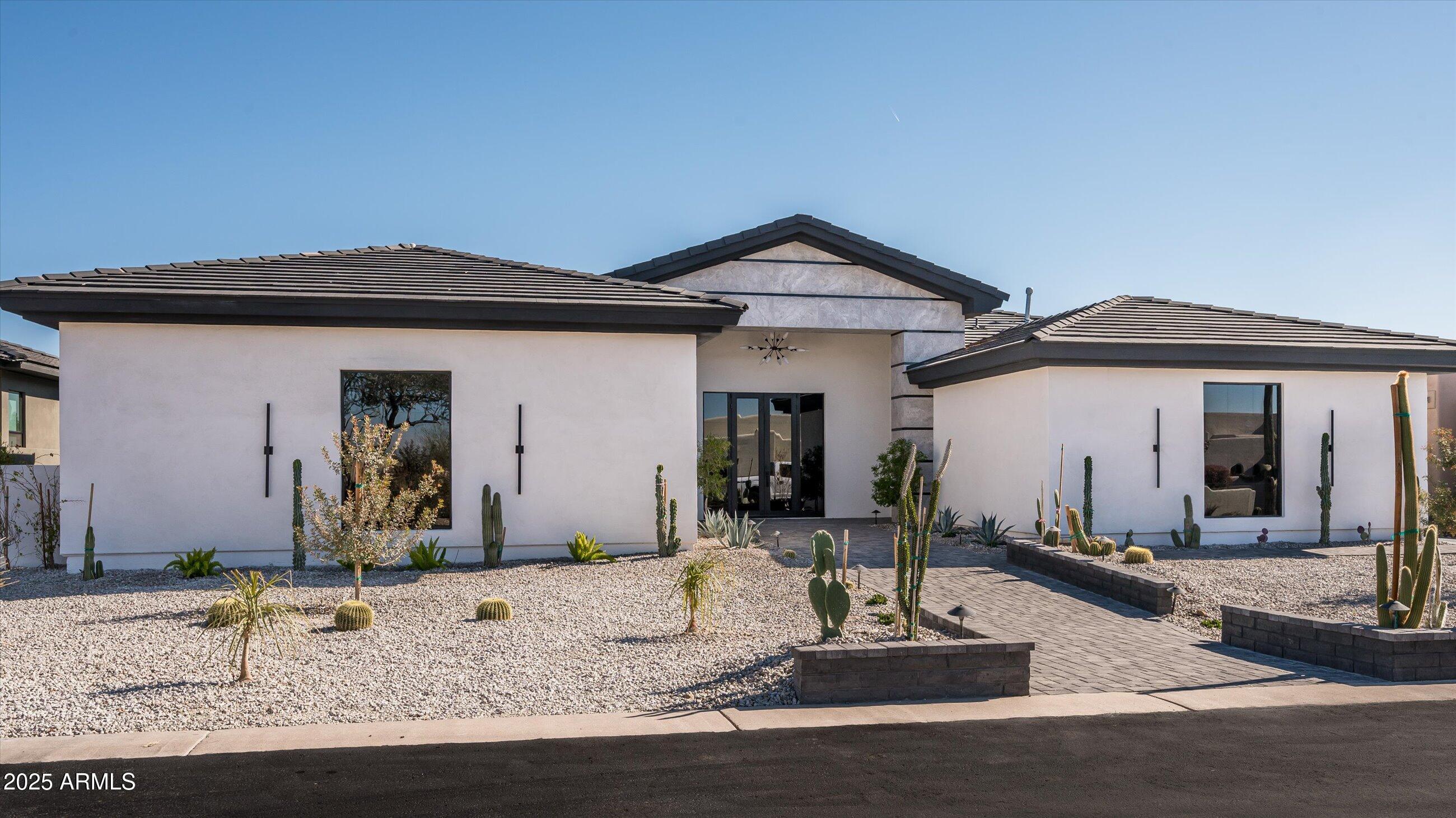 7130 E SADDLEBACK Street 11
