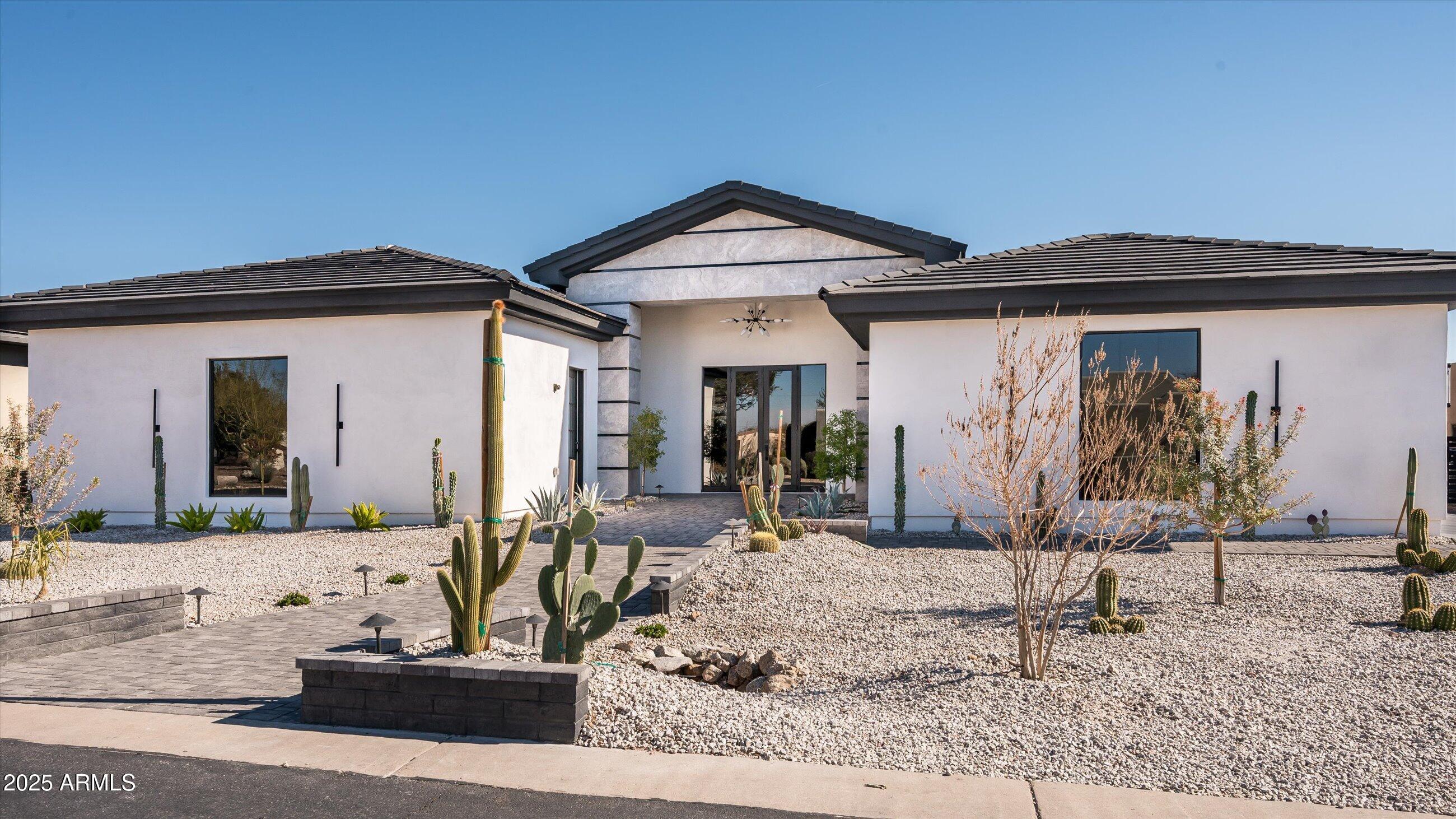 7130 E SADDLEBACK Street 11
