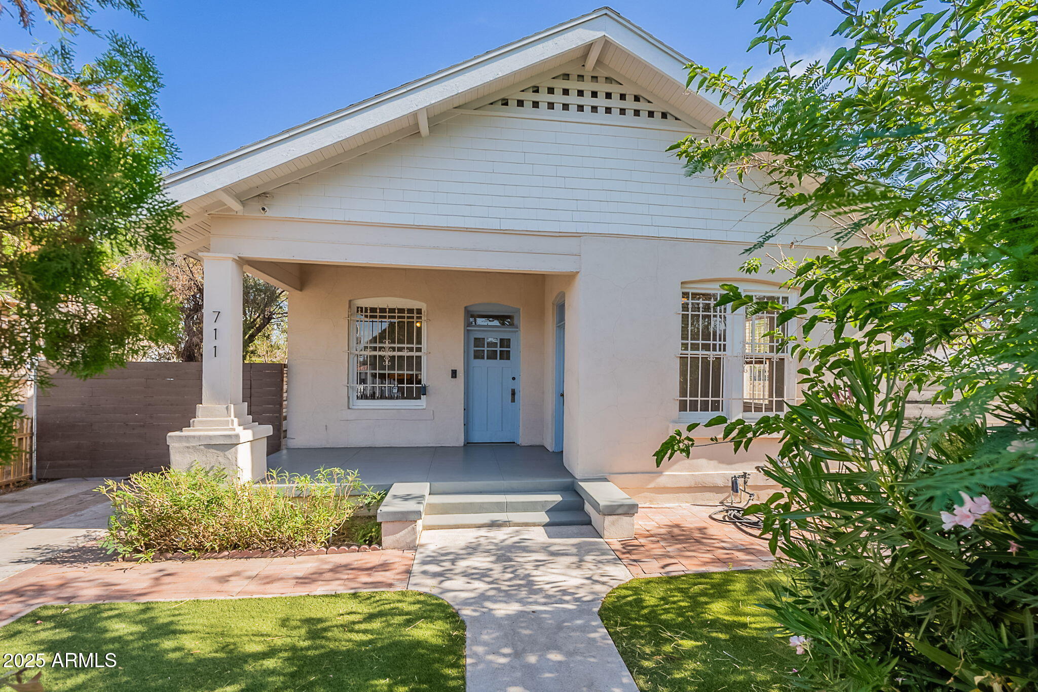 711 E MCKINLEY Street