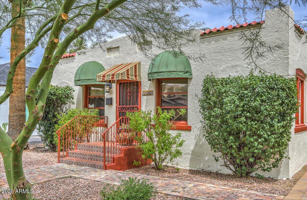2305 N 8TH Street