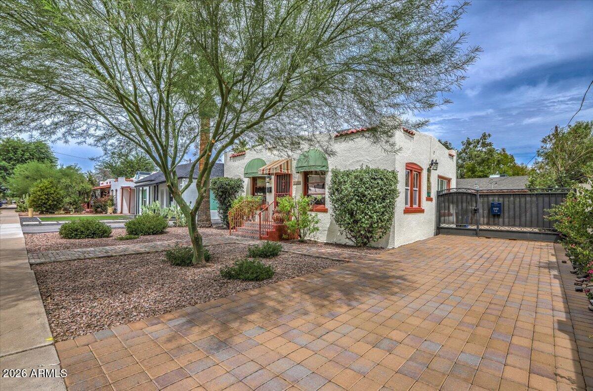 2305 N 8TH Street