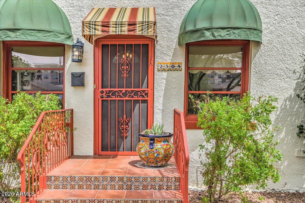 2305 N 8TH Street