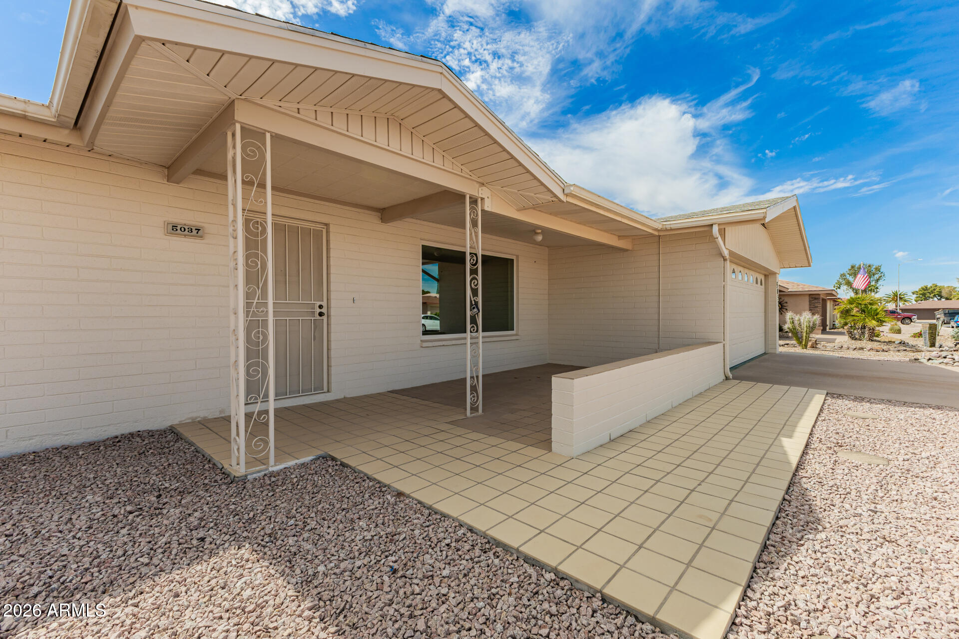 5037 E ESCONDIDO Avenue