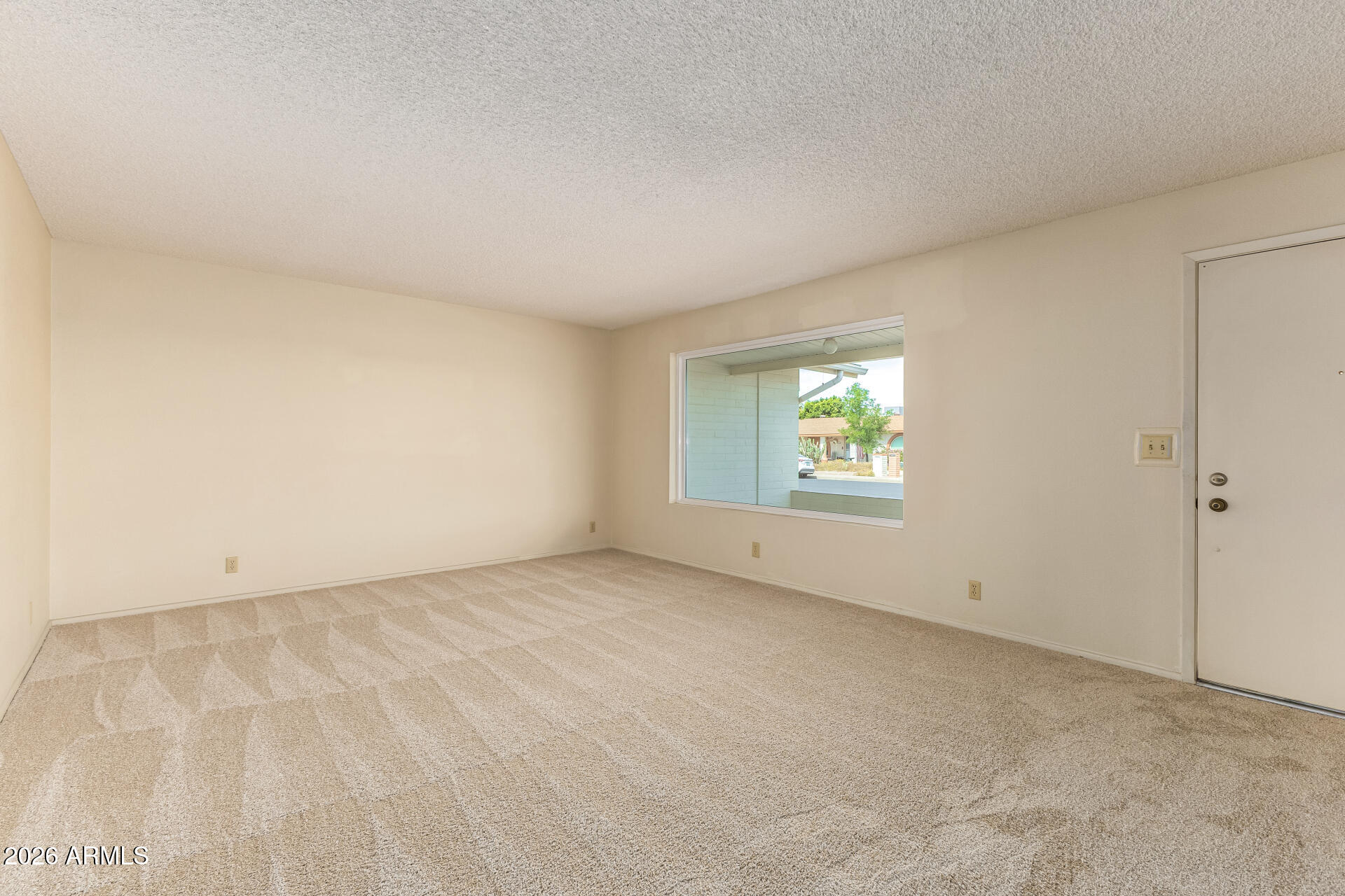 5037 E ESCONDIDO Avenue