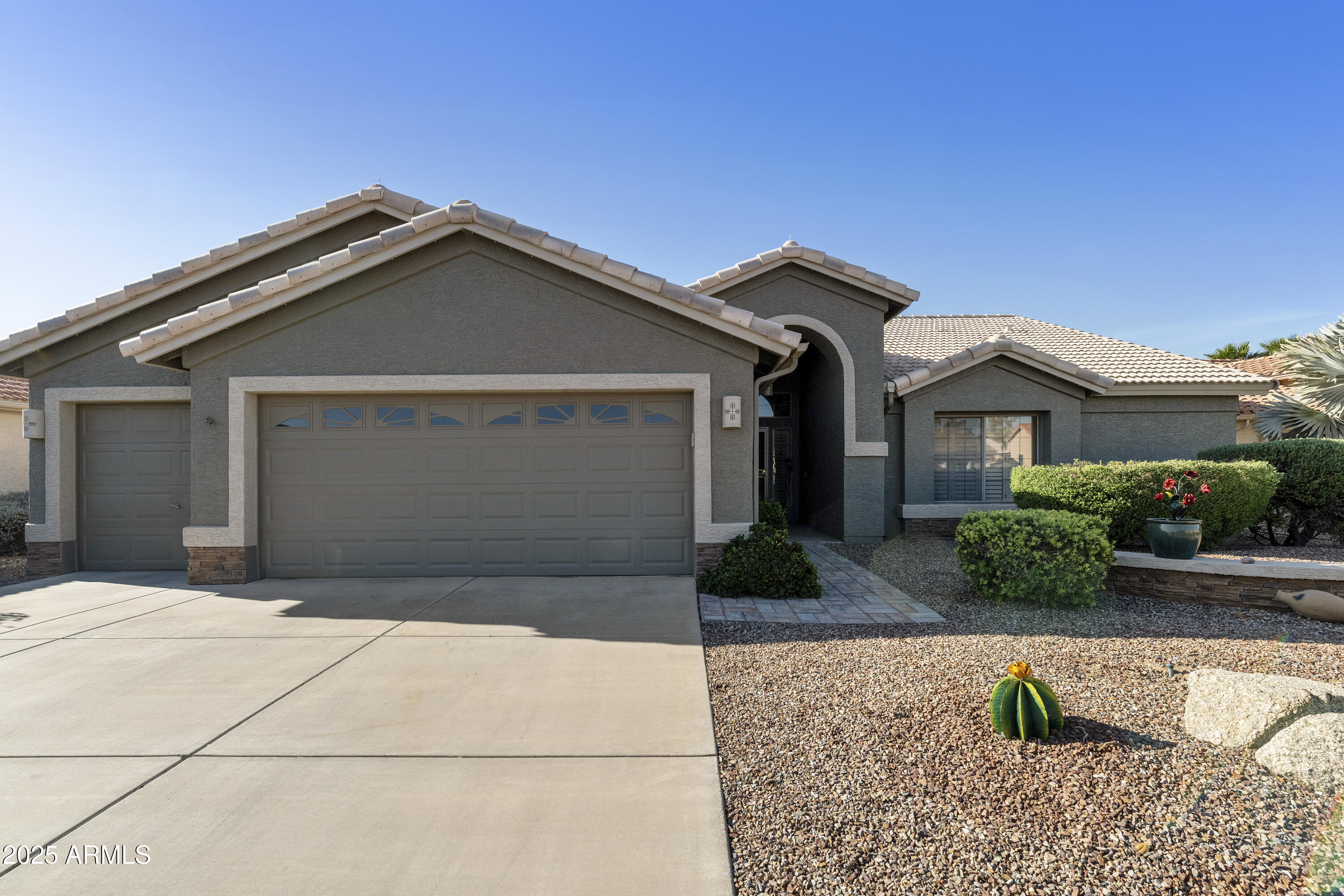 9117 E DIAMOND Drive