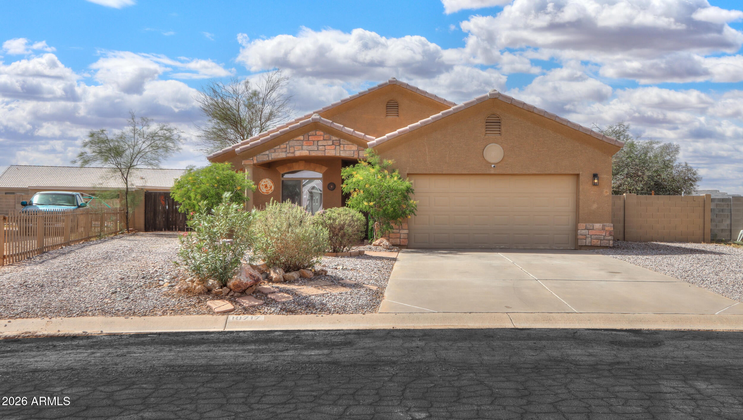 10717 W ARIVACA Drive