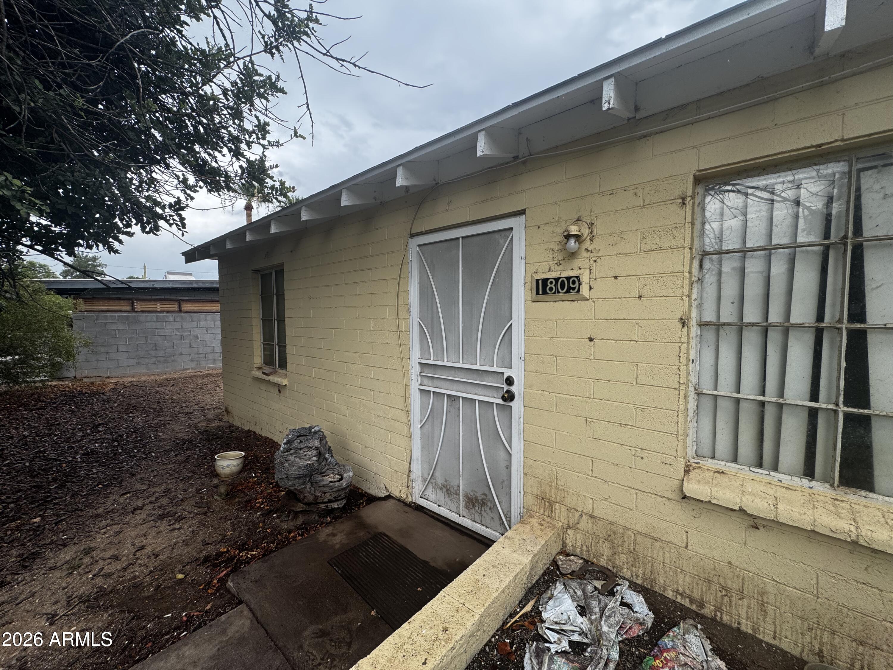 1809 W El Caminito Drive