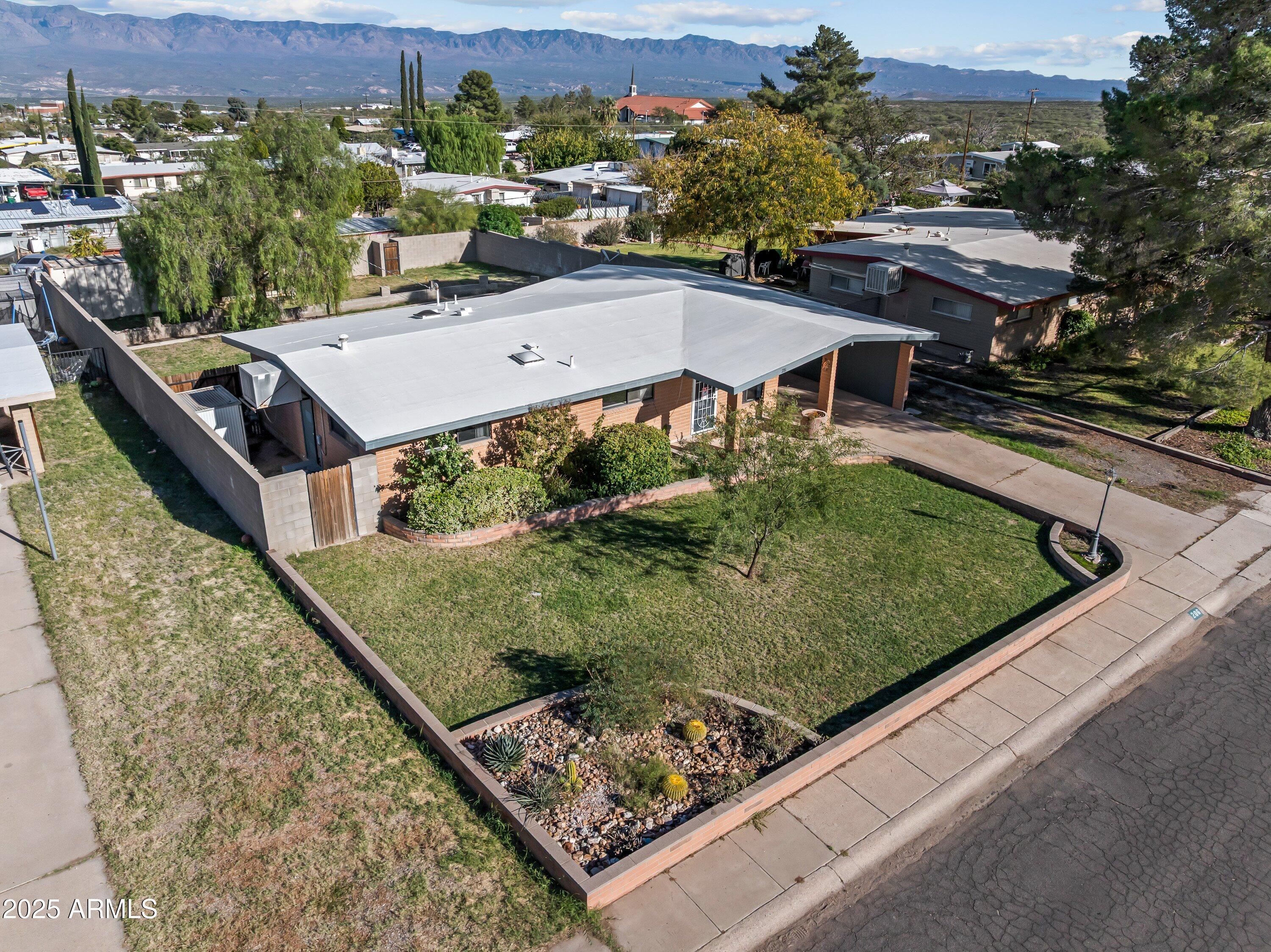 206 N Nichols Avenue