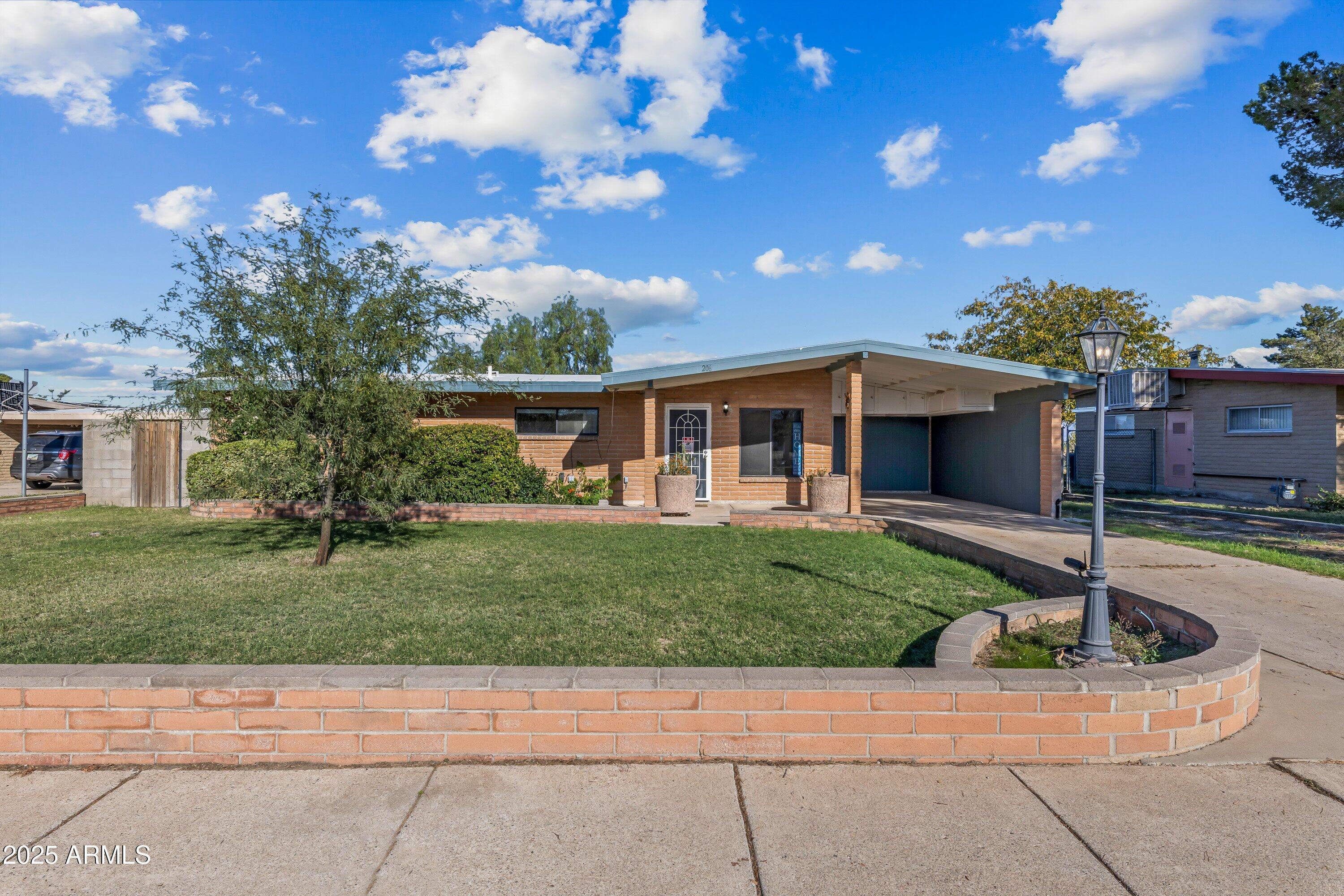 206 N Nichols Avenue