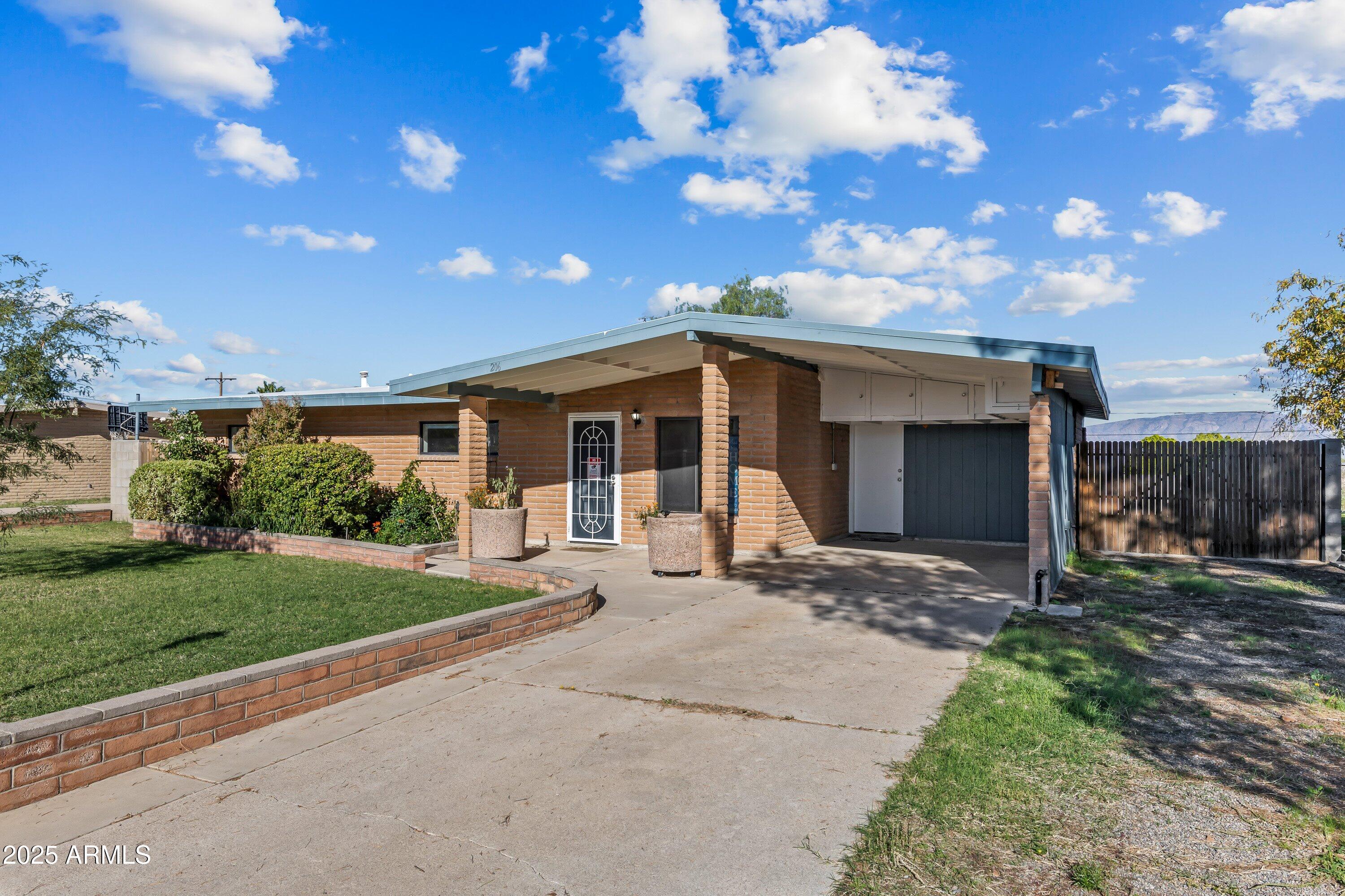 206 N Nichols Avenue