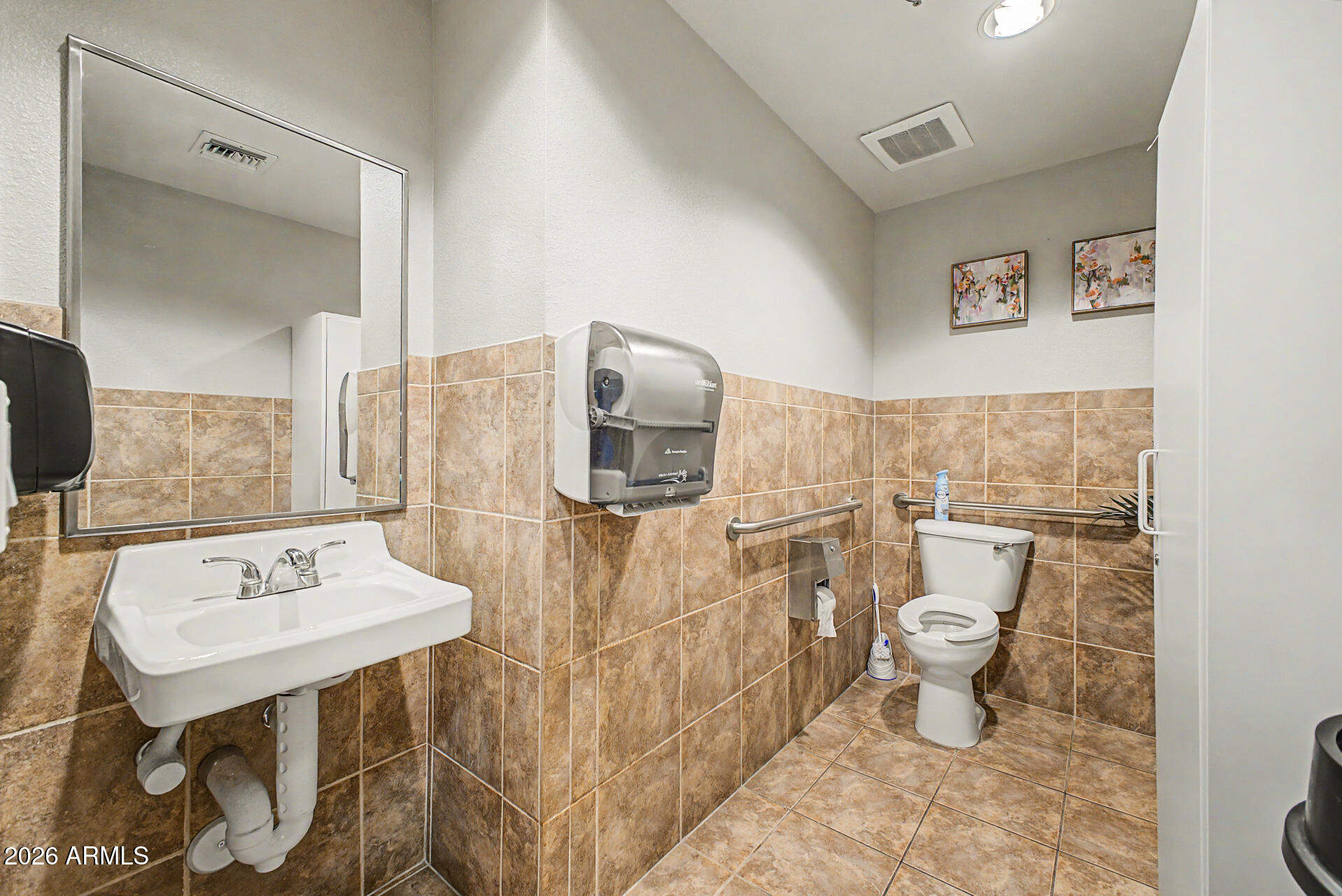 EAST VALLEY HEARING CENTER CONDOMINIUM 2ND AMD - Commercial Lease