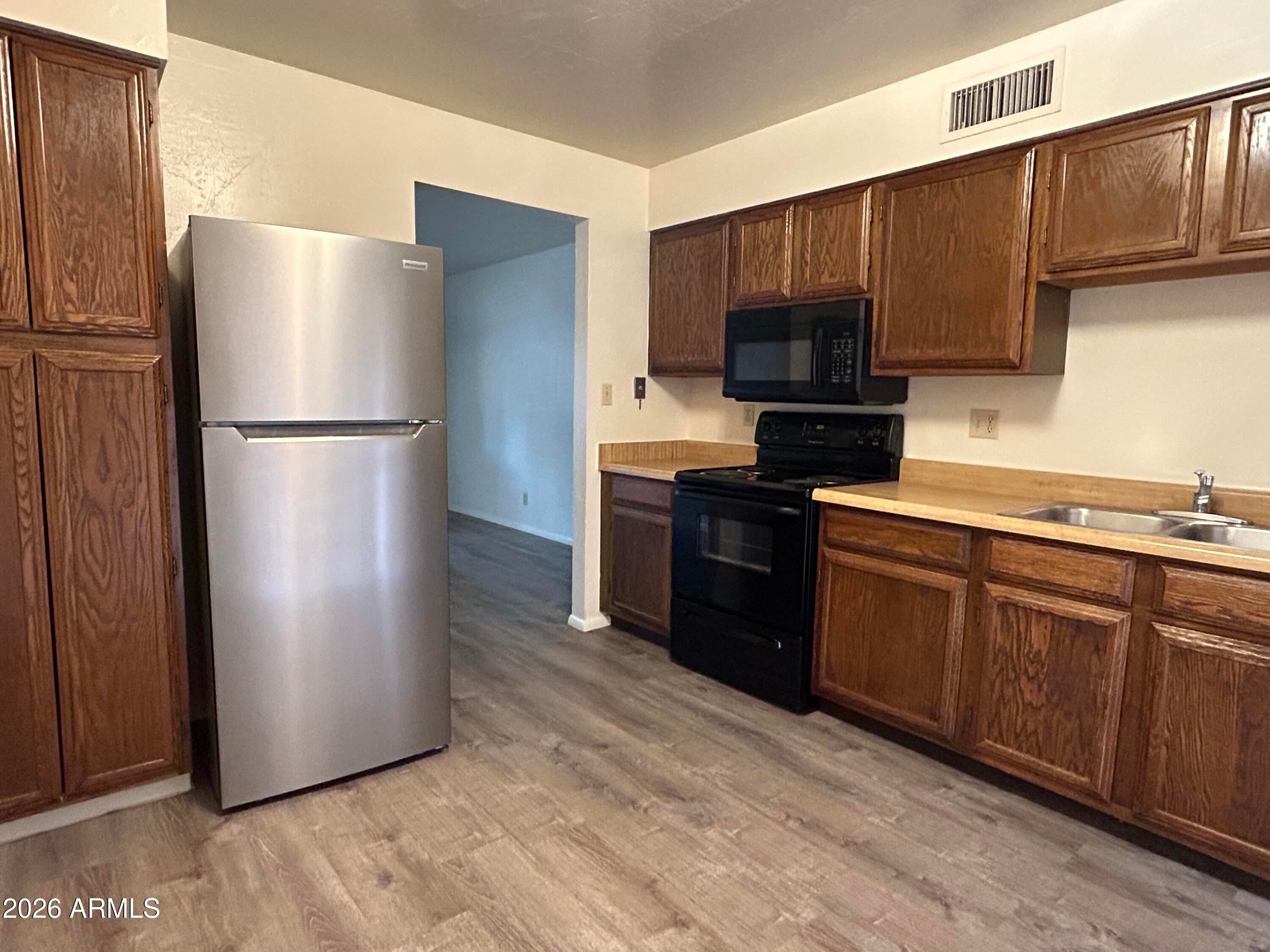 503 W 12TH Street