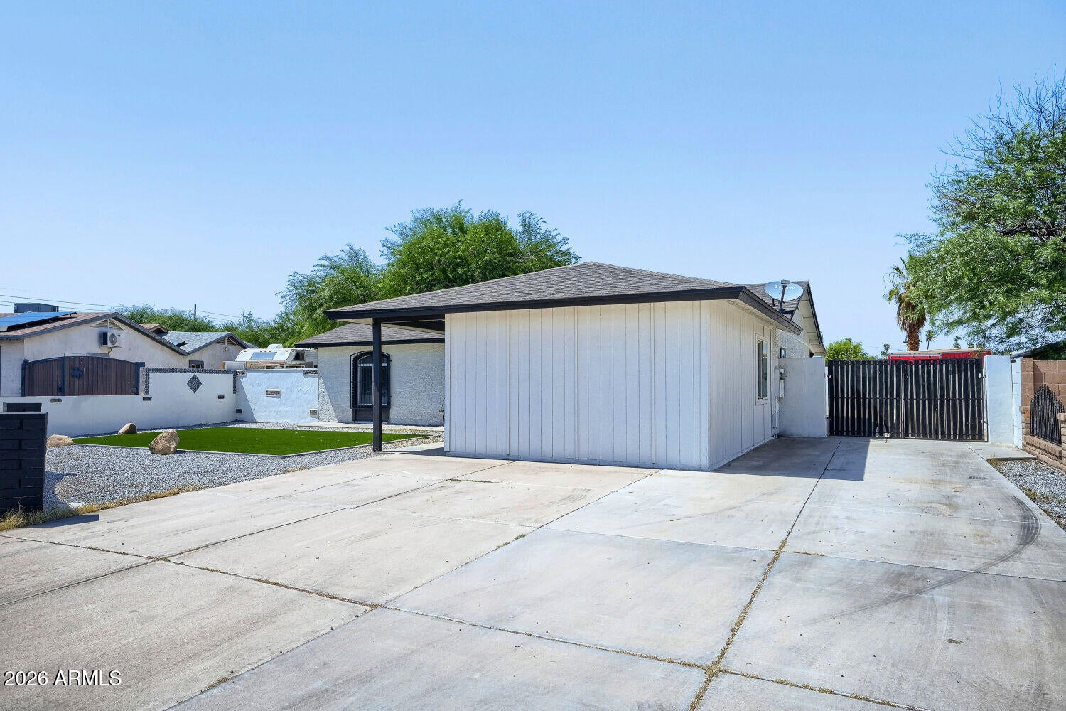 4626 W WILSHIRE Drive