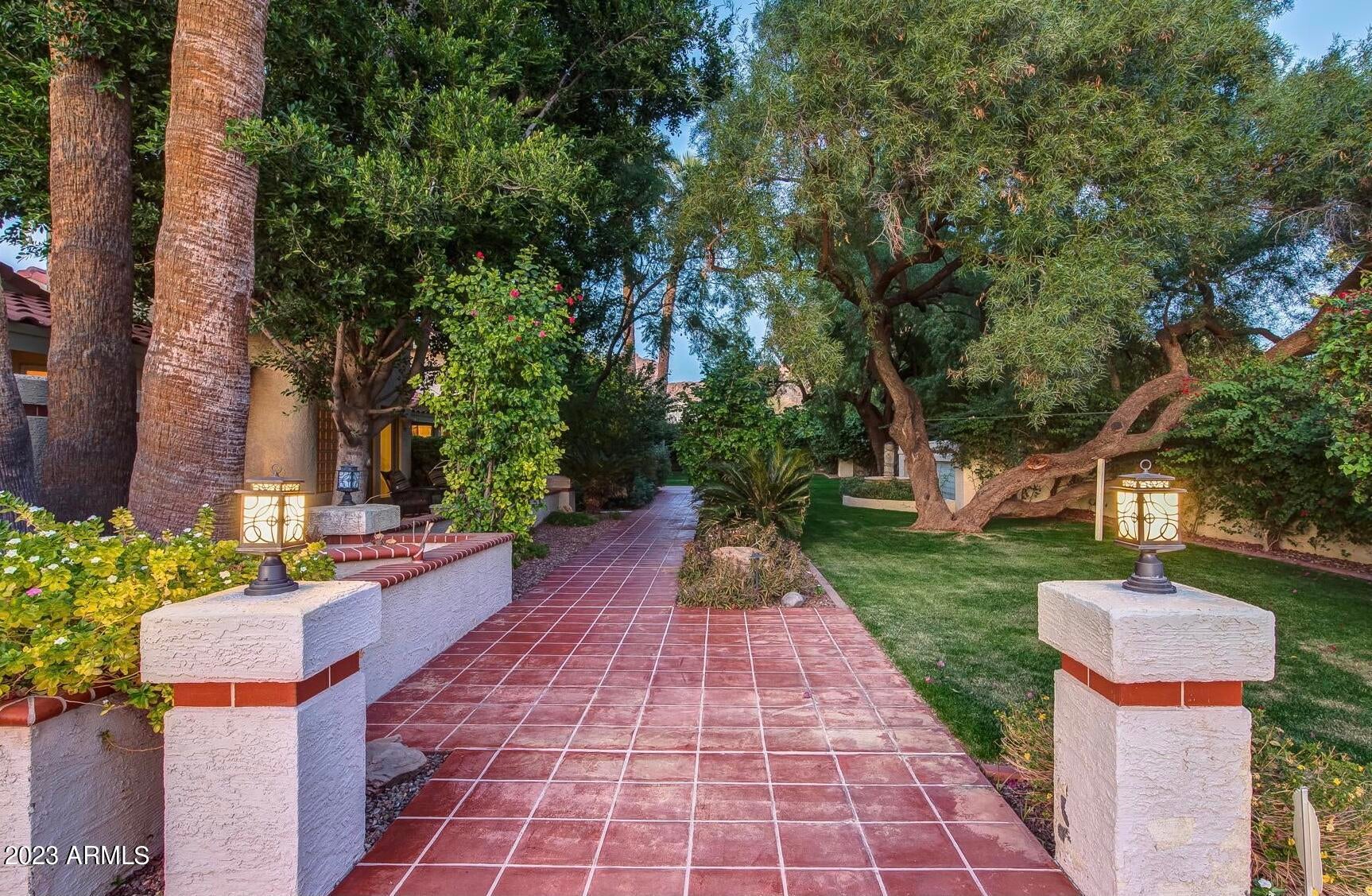 4402 N ARCADIA Drive