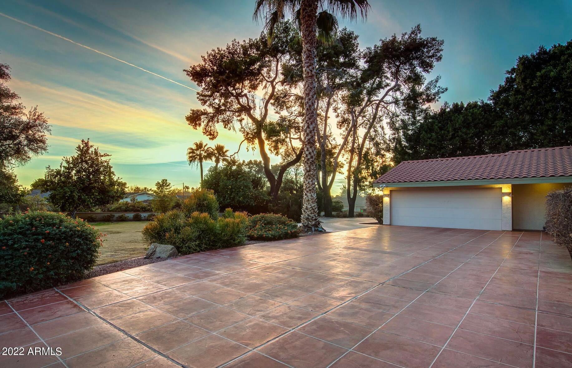 4402 N ARCADIA Drive