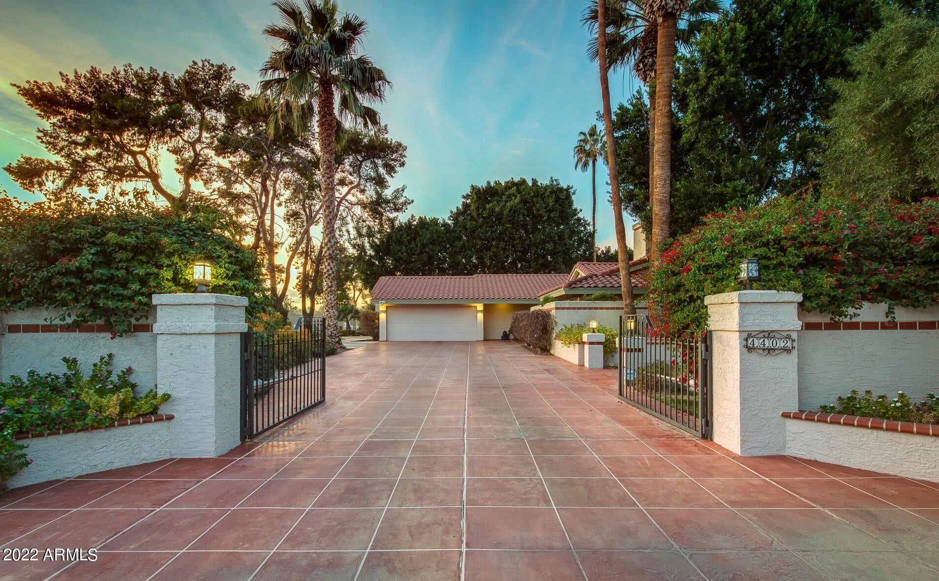 4402 N ARCADIA Drive