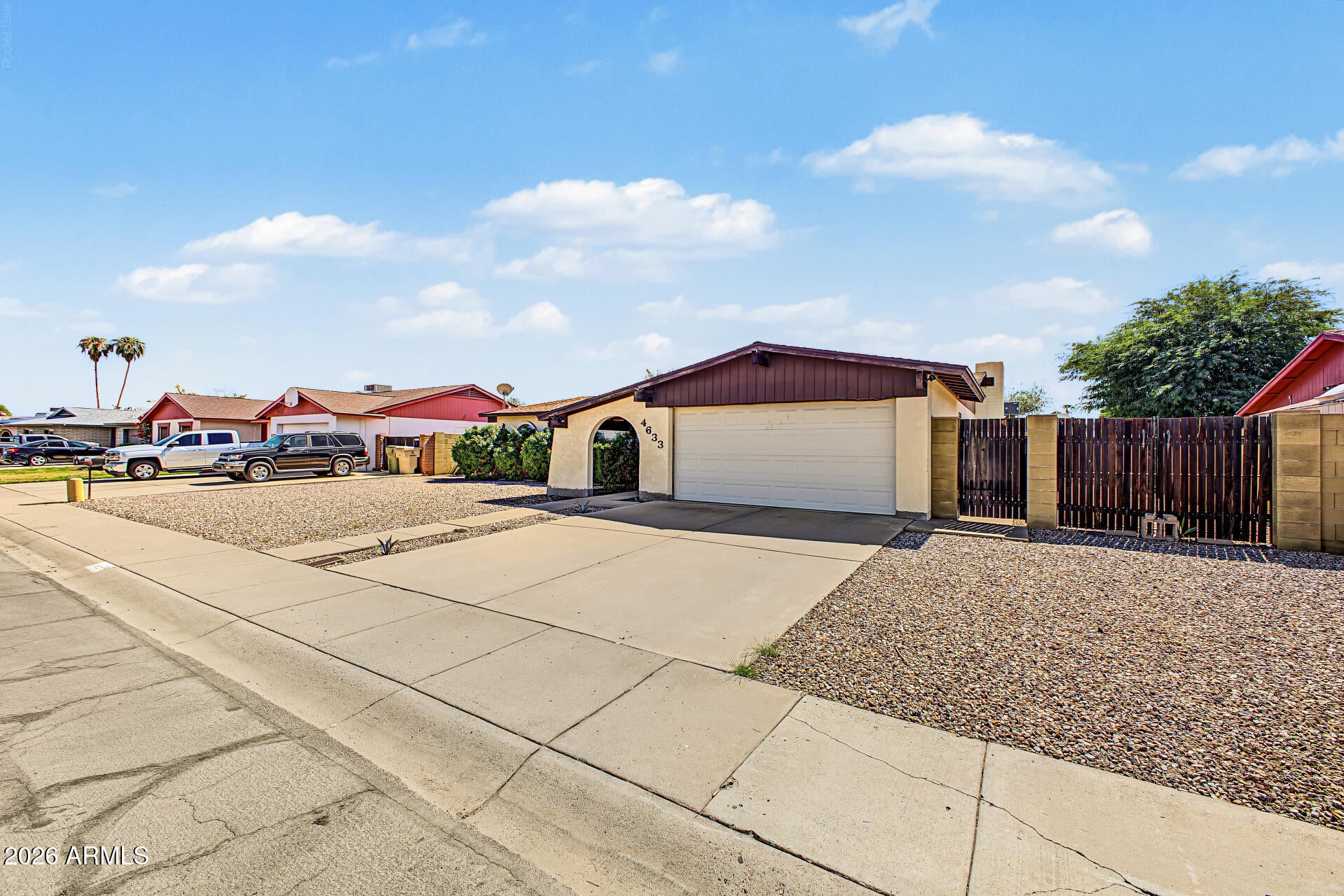 4633 W LAWRENCE Lane