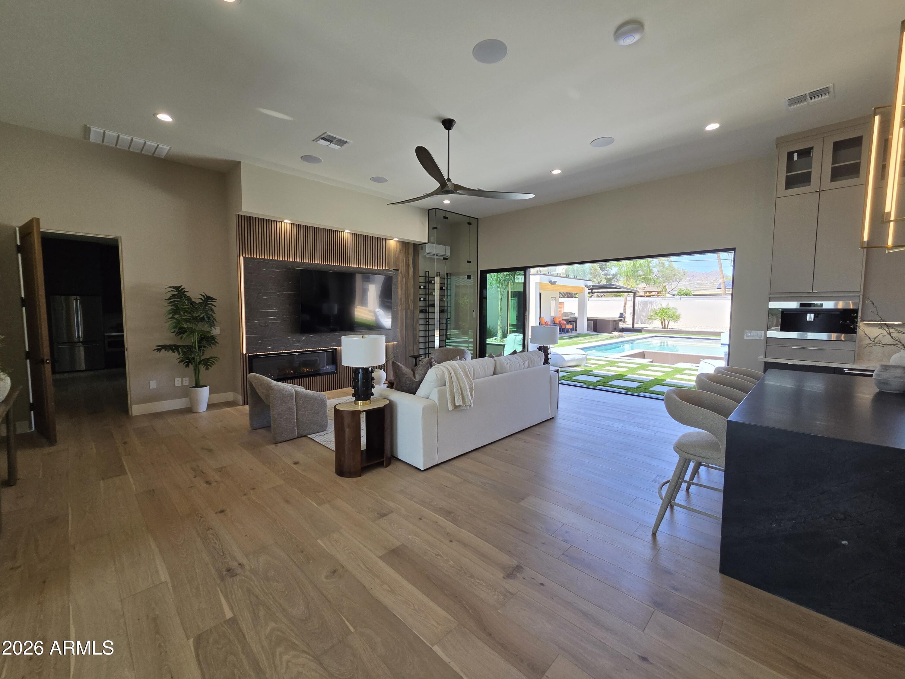 PARK PARADISE - Residential