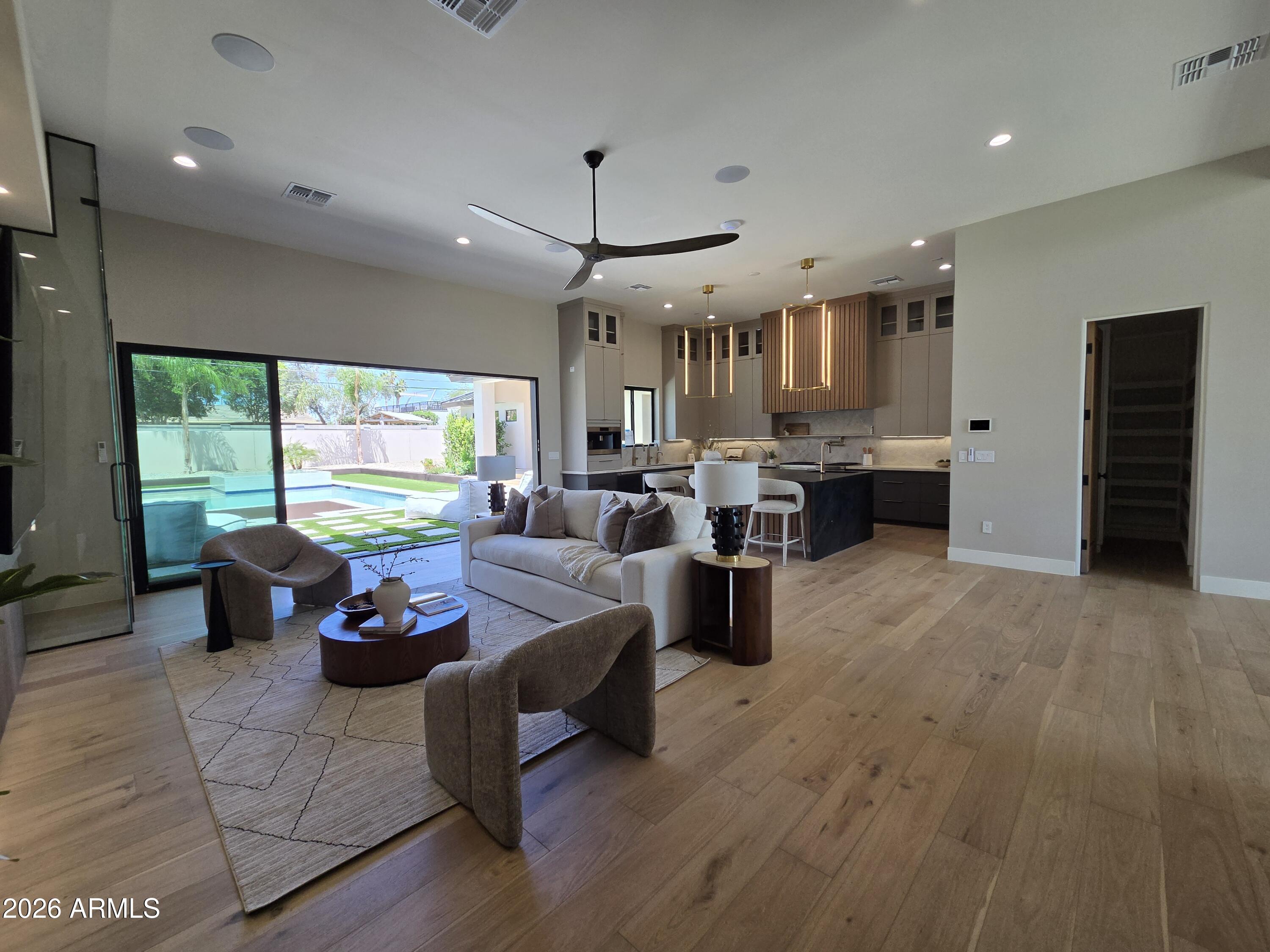 PARK PARADISE - Residential
