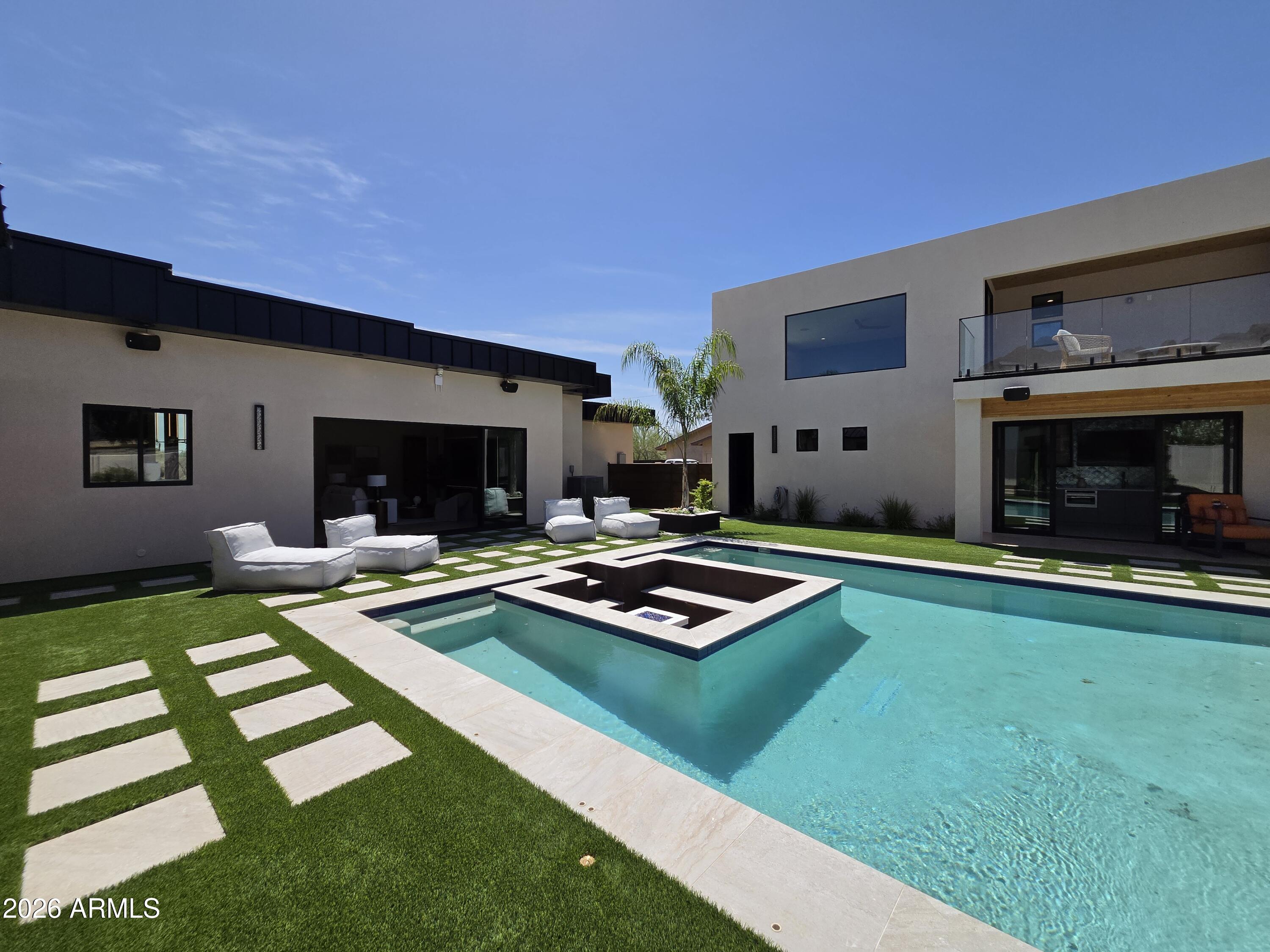 PARK PARADISE - Residential