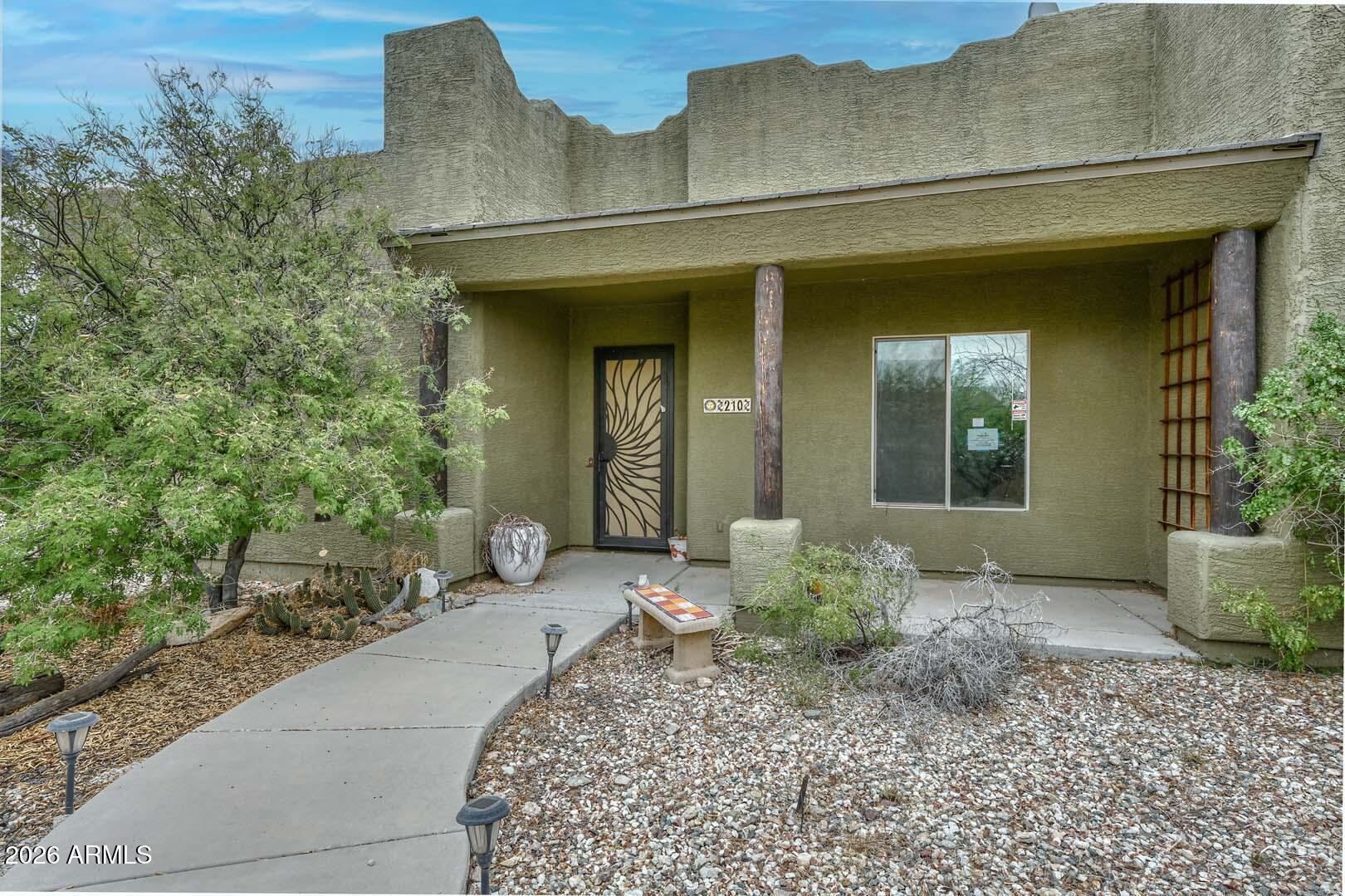 210 W YUCCA Lane