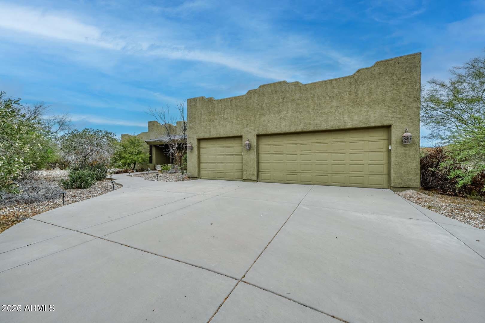 210 W YUCCA Lane