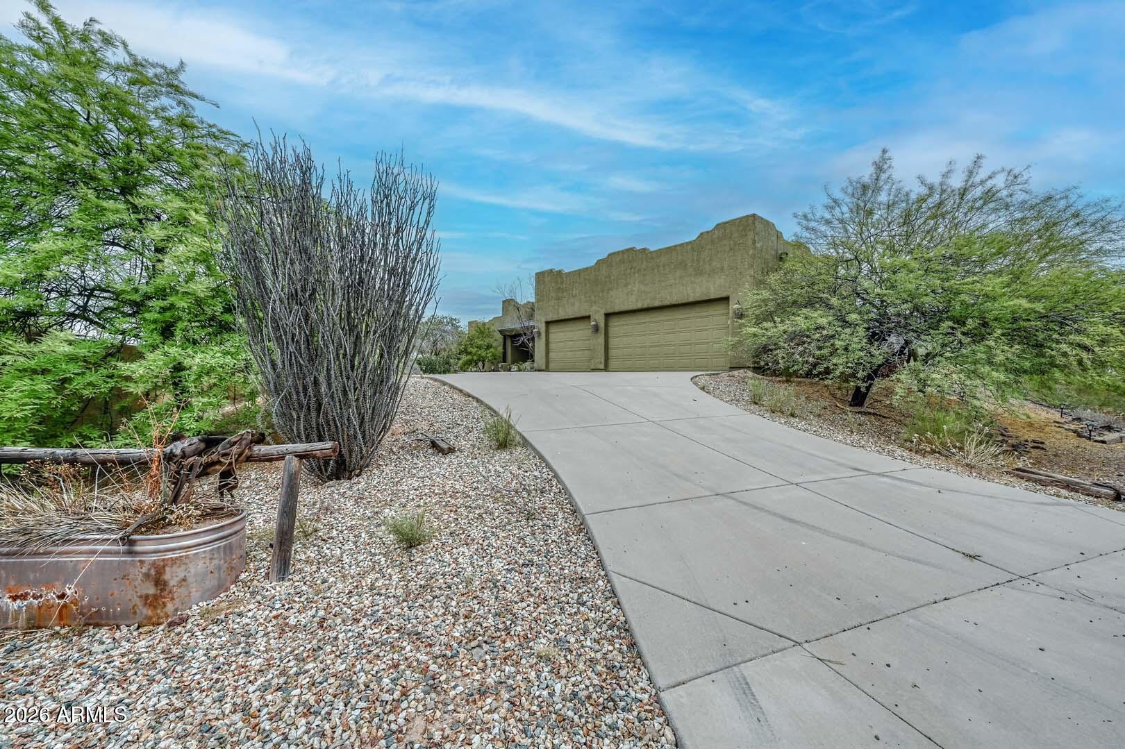 210 W YUCCA Lane