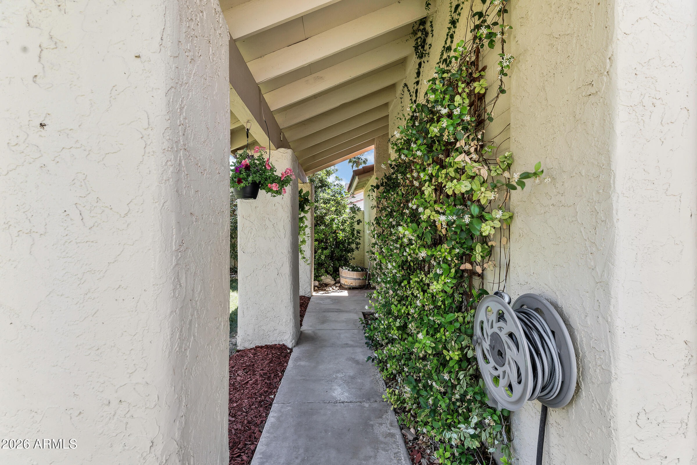 971 E LOBSTER TRAP Lane