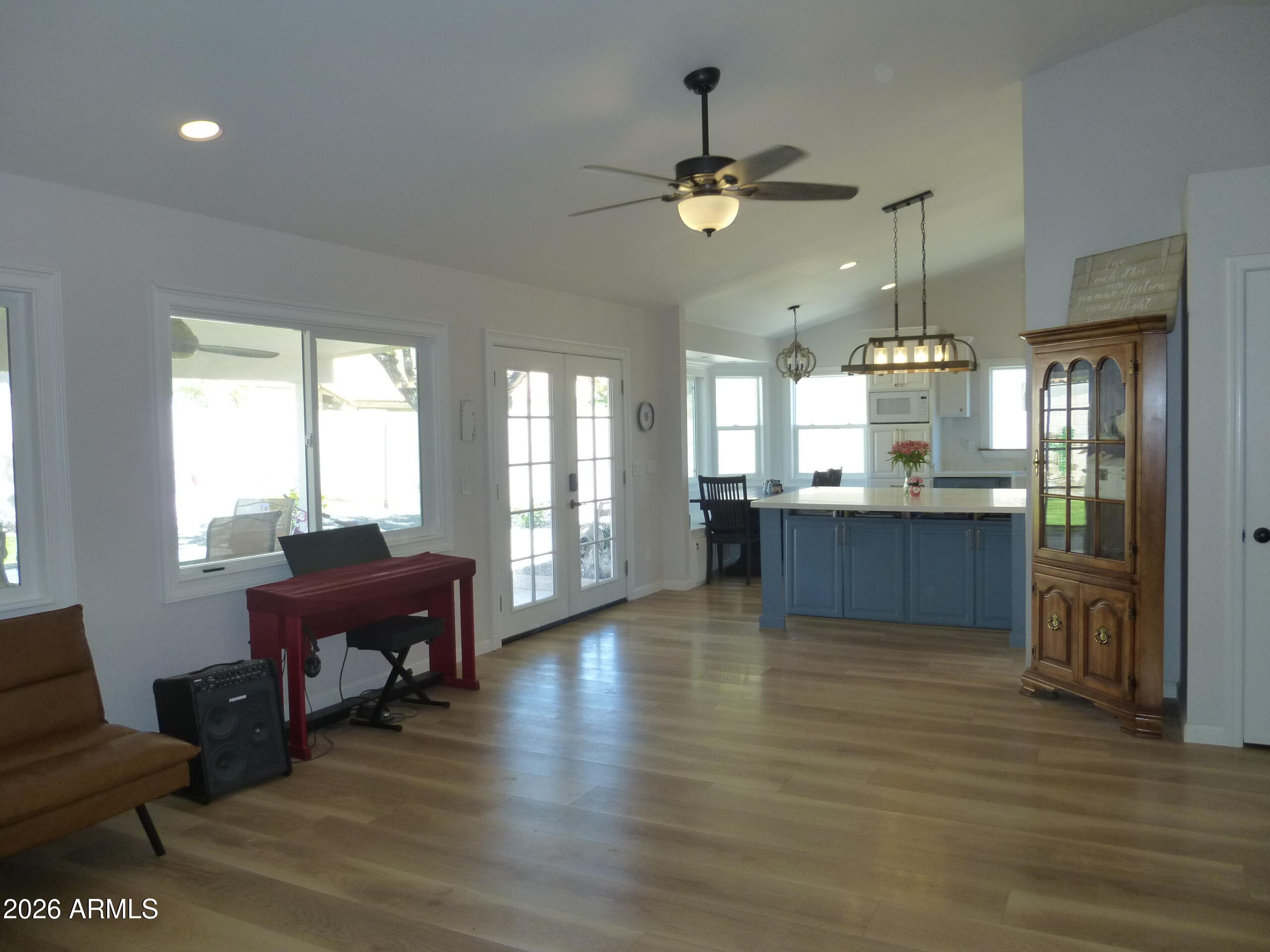 Properties 4 1664 E KENT Avenue