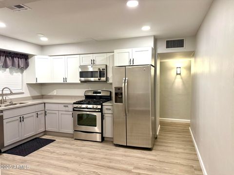 Photo of 7016 N 10th Place, Phoenix, AZ 85020 (MLS # 6930745)
