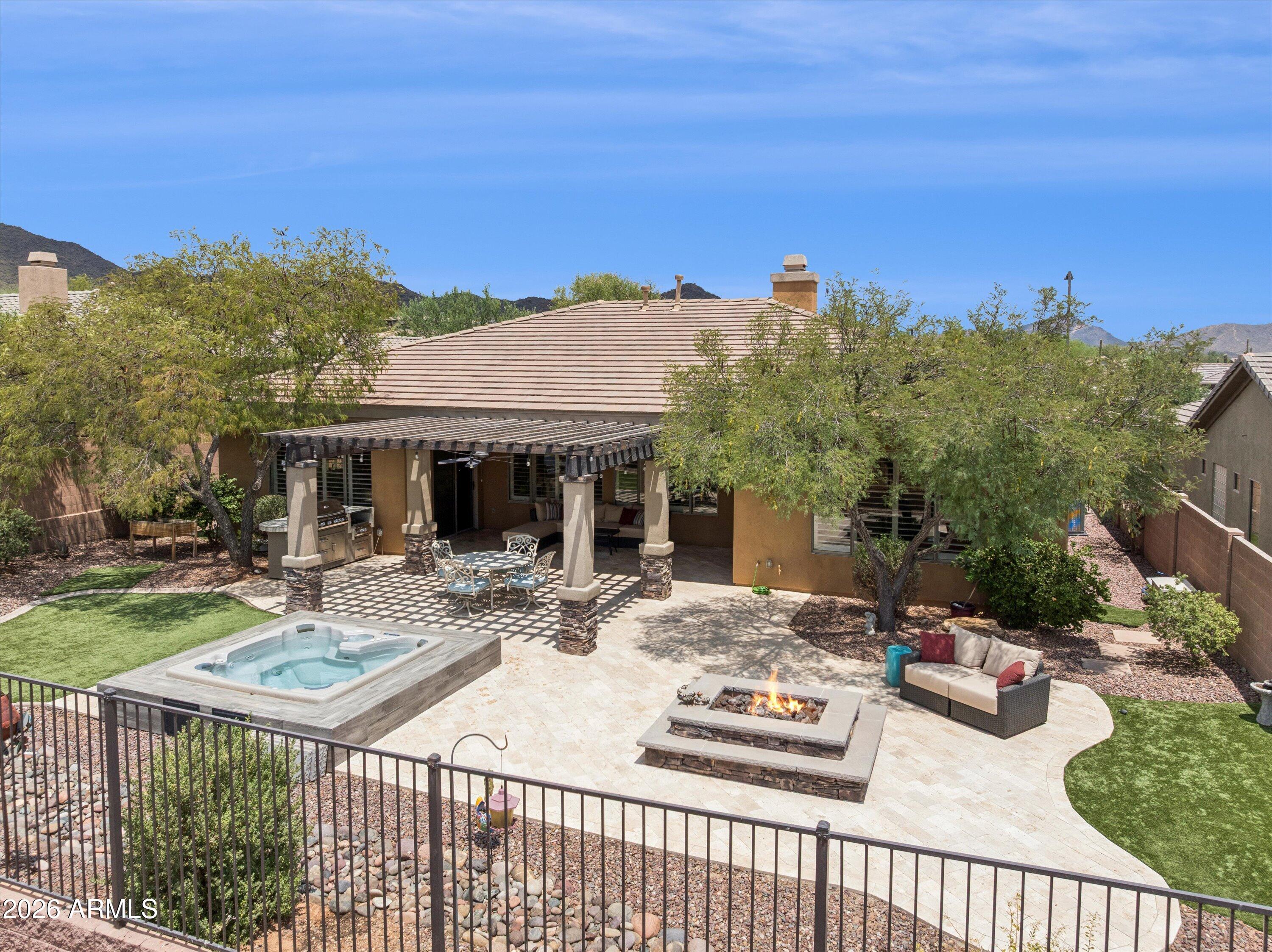 41802 N ROLLING GREEN Way