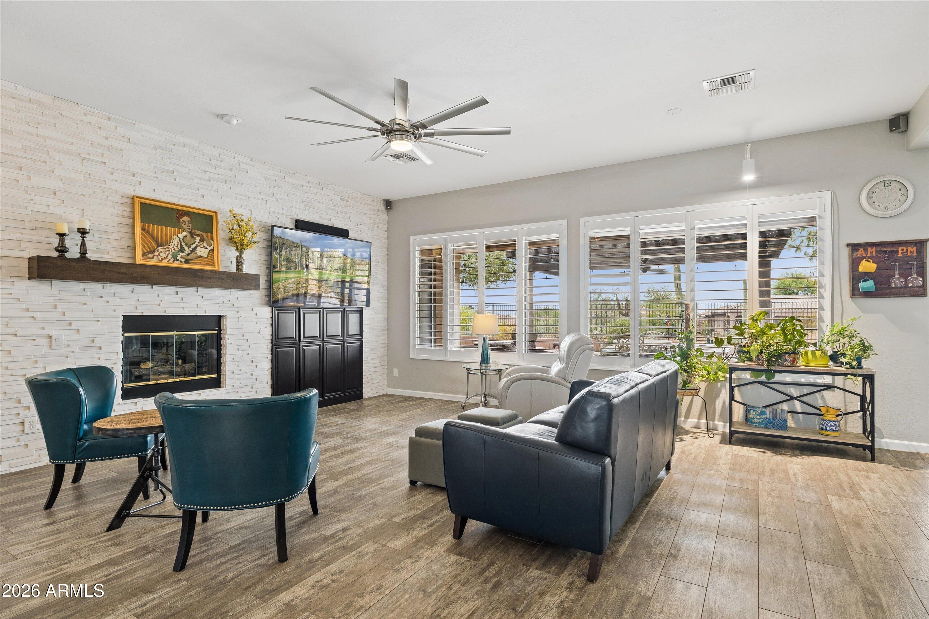 41802 N ROLLING GREEN Way